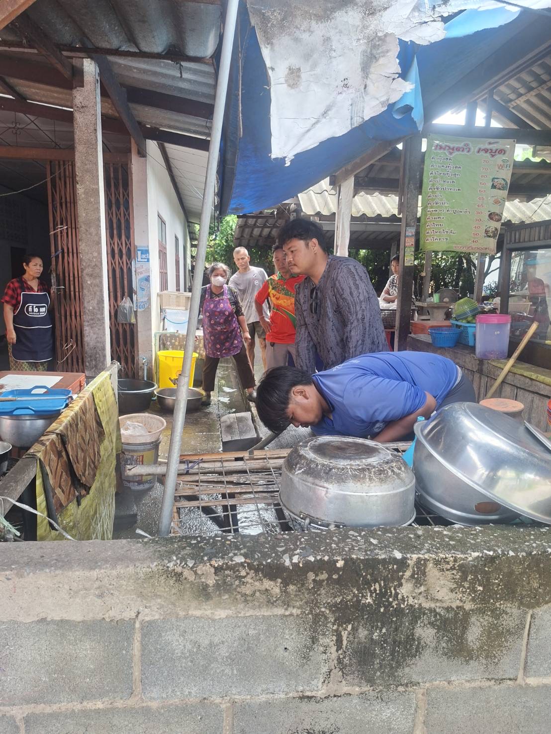 ภาพประกอบ: ท่อระบายน้ำอุดตัน/ชำรุด