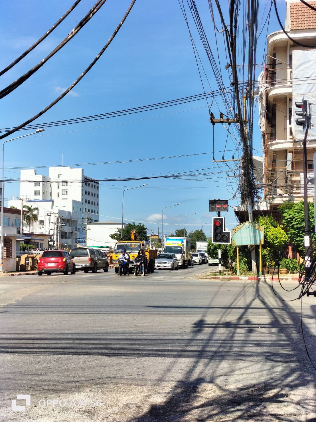 ภาพประกอบ: สัญญาณไฟจราจรชำรุด