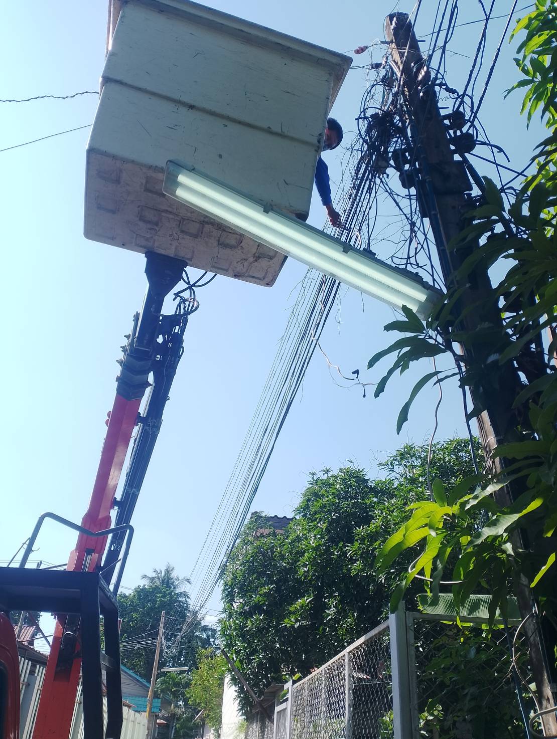 ภาพประกอบ: ไฟฟ้าสาธารณะดับ