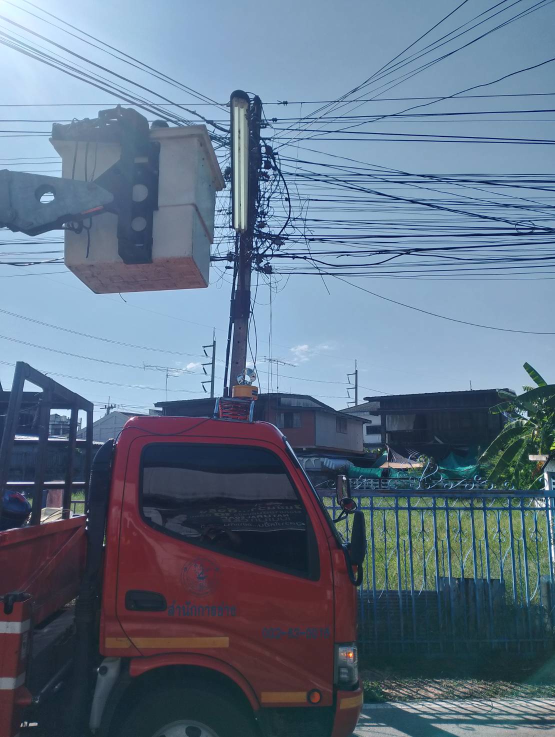 ภาพประกอบ: ไฟฟ้าสาธารณะดับ