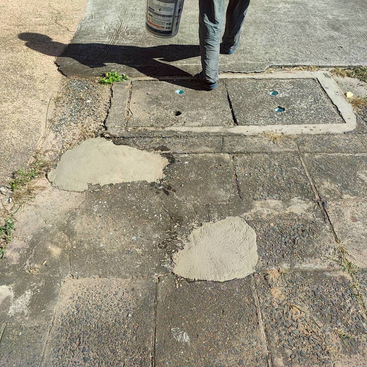 ภาพประกอบ: ขอปรับปรุงฟุตบาท/เชื่อมทาง