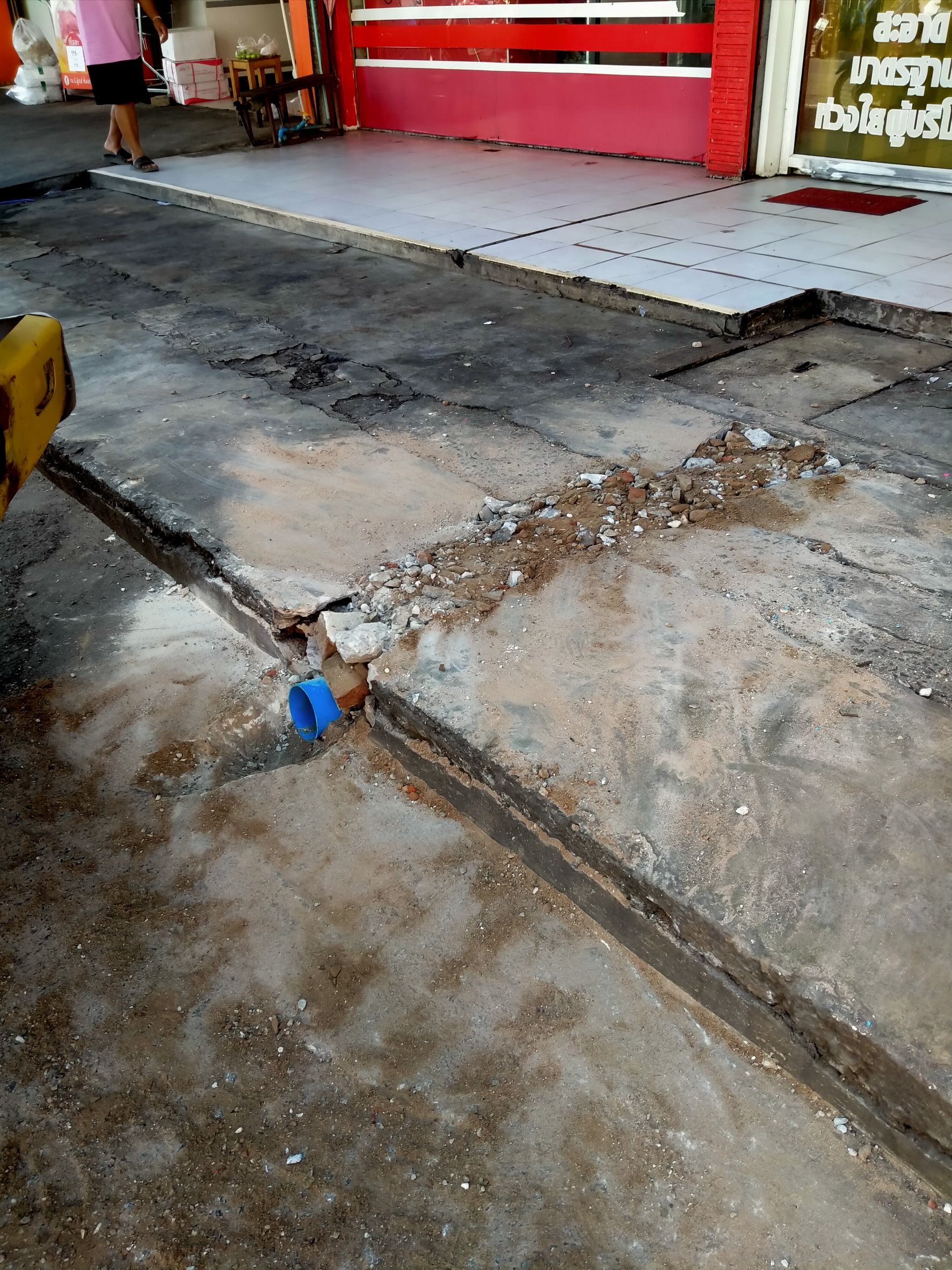 ภาพประกอบ: ท่อระบายน้ำอุดตัน/ชำรุด