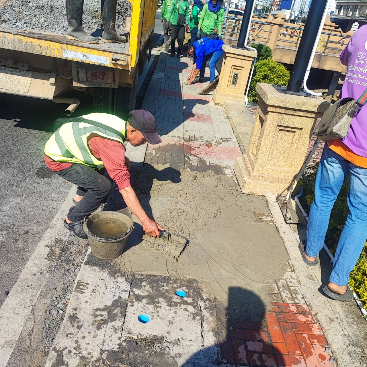 ภาพประกอบ: ถนน/สะพาน สาธารณะชำรุด