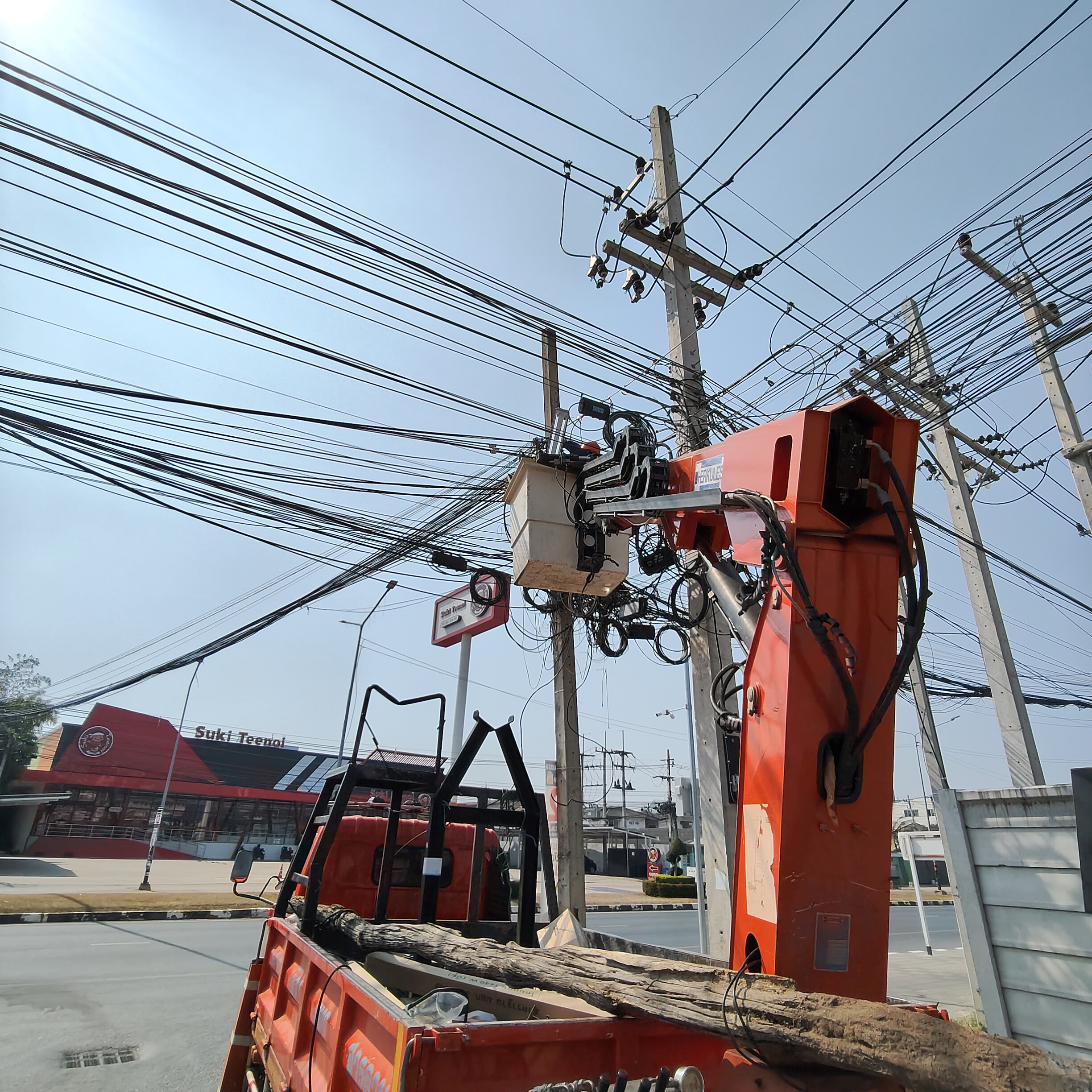 ภาพประกอบ: ไฟฟ้าสาธารณะดับ