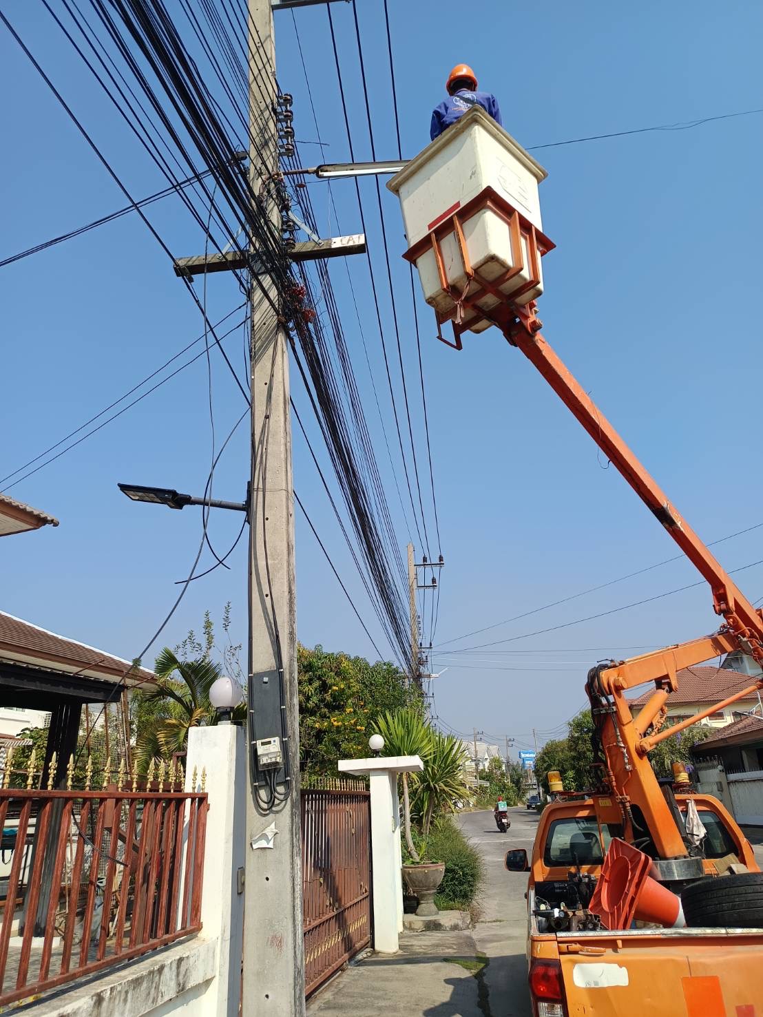 ภาพประกอบ: ไฟฟ้าสาธารณะดับ