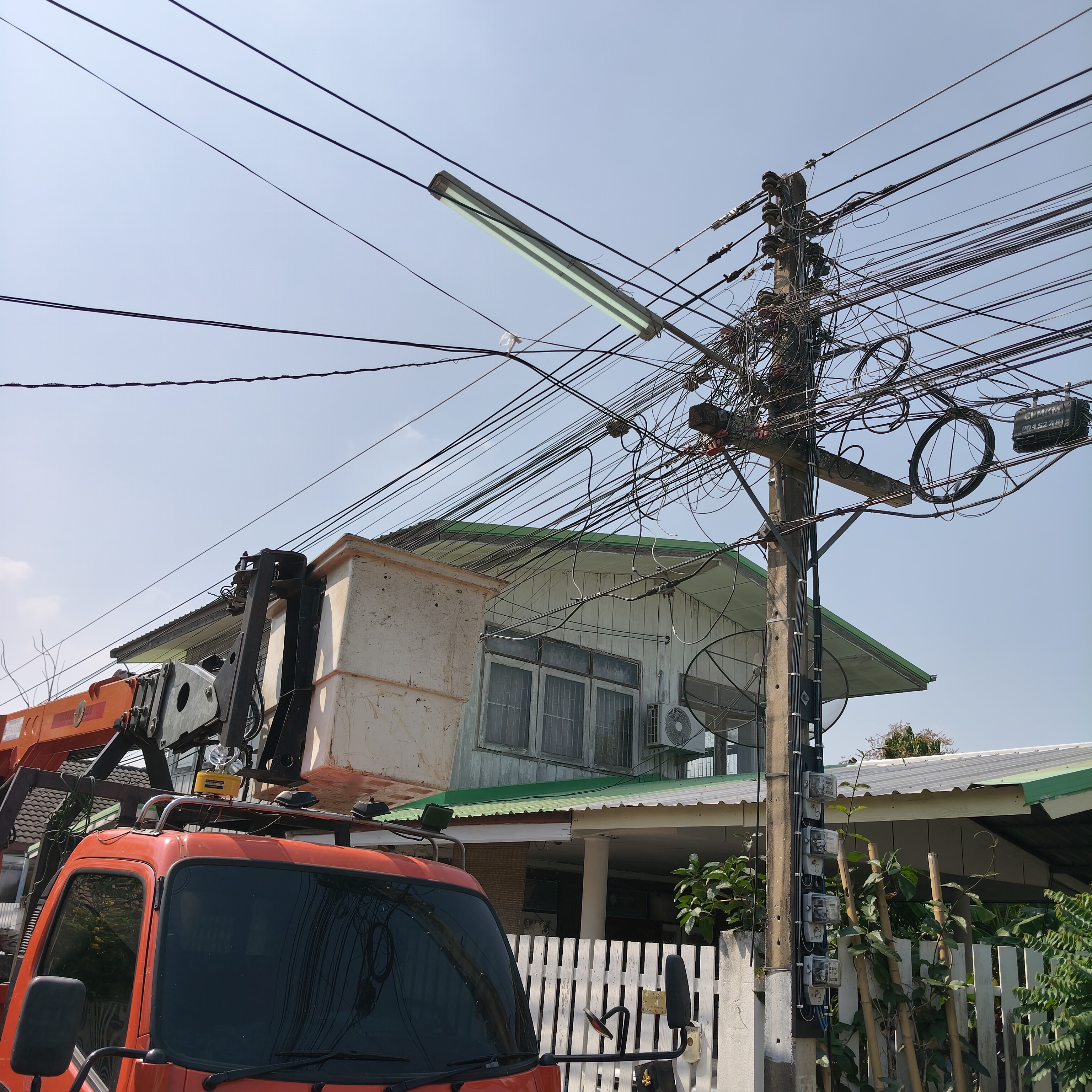 ภาพประกอบ: ไฟฟ้าสาธารณะดับ