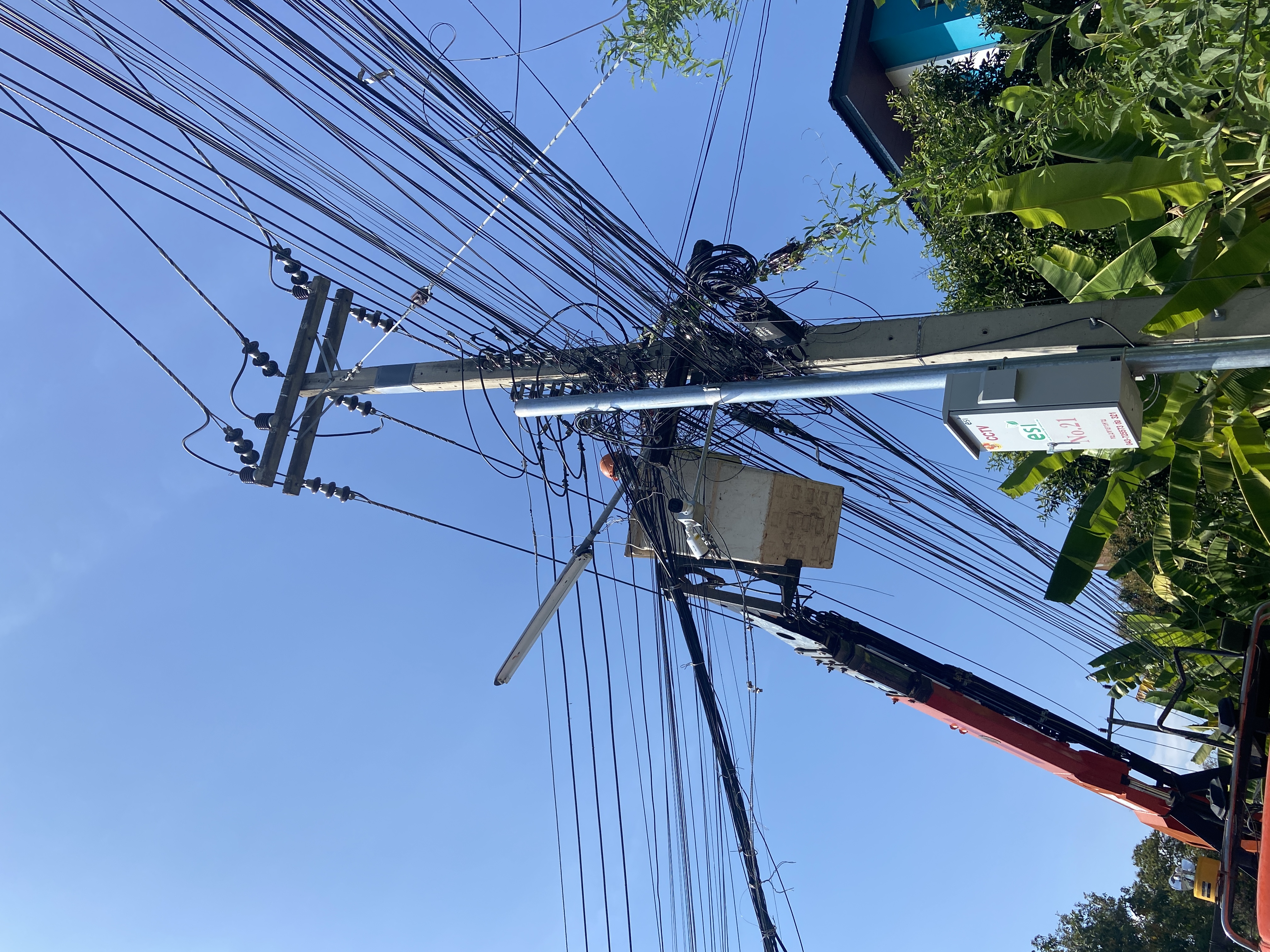 ภาพประกอบ: ไฟฟ้าสาธารณะดับ