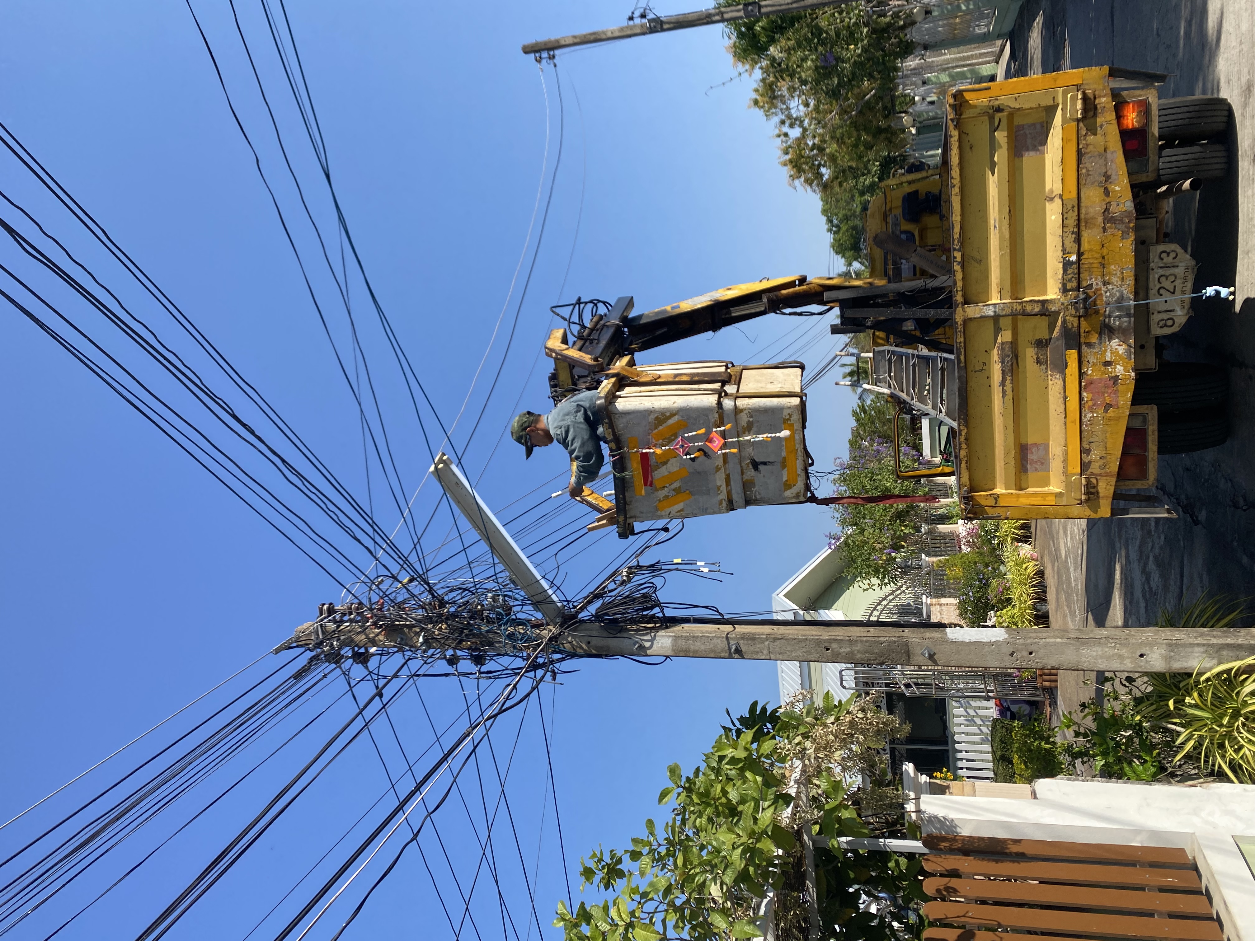 ภาพประกอบ: ไฟฟ้าสาธารณะดับ