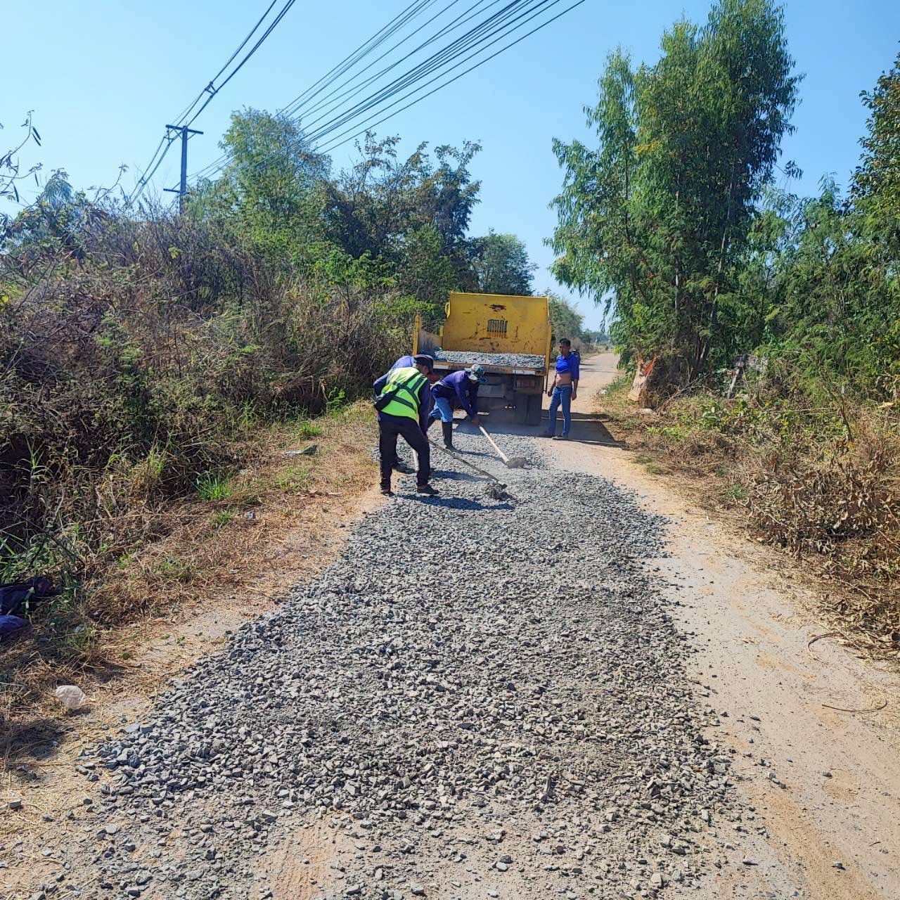 ภาพประกอบ: ถนน/สะพาน สาธารณะชำรุด