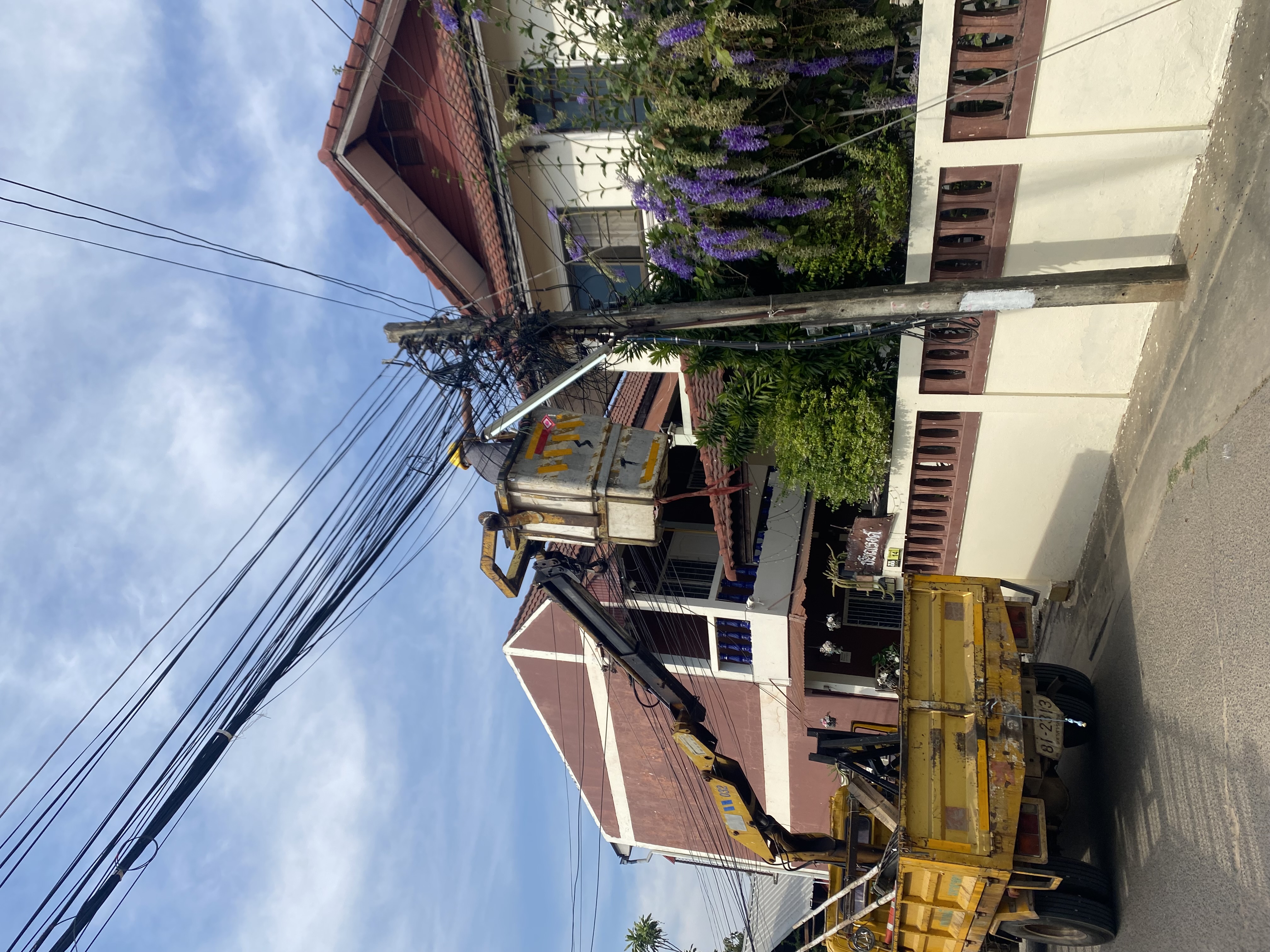 ภาพประกอบ: ไฟฟ้าสาธารณะดับ