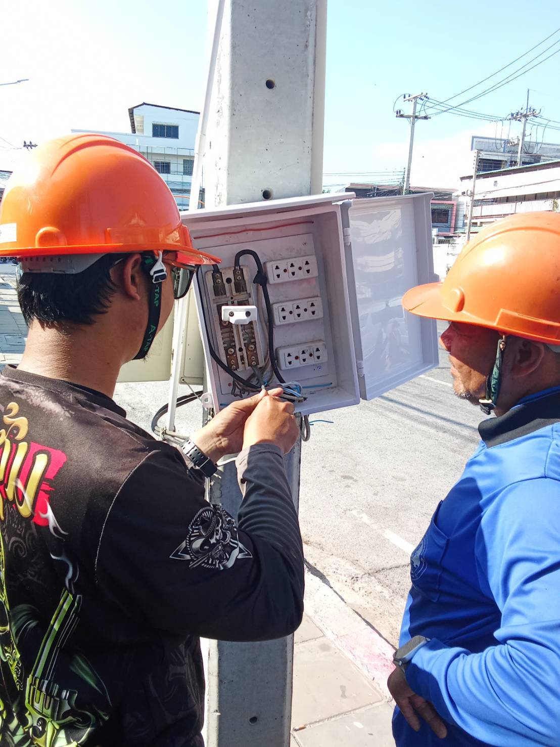 ภาพประกอบ: ไฟฟ้าสาธารณะดับ