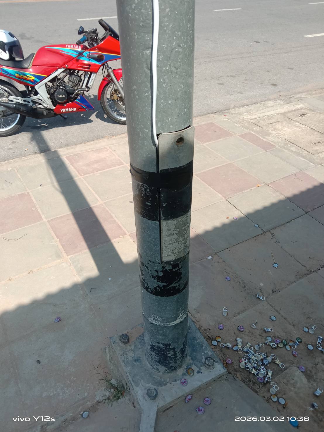 ภาพประกอบ: เสาไฟฟ้าชำรุด/เอน