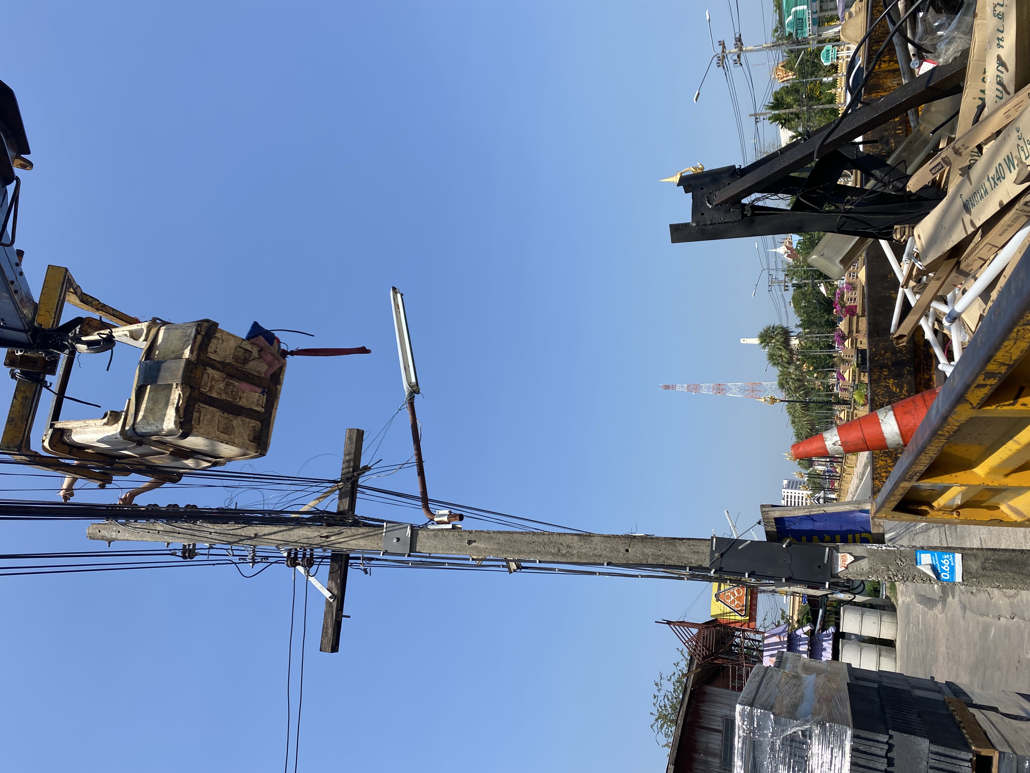 ภาพประกอบ: ไฟฟ้าสาธารณะดับ