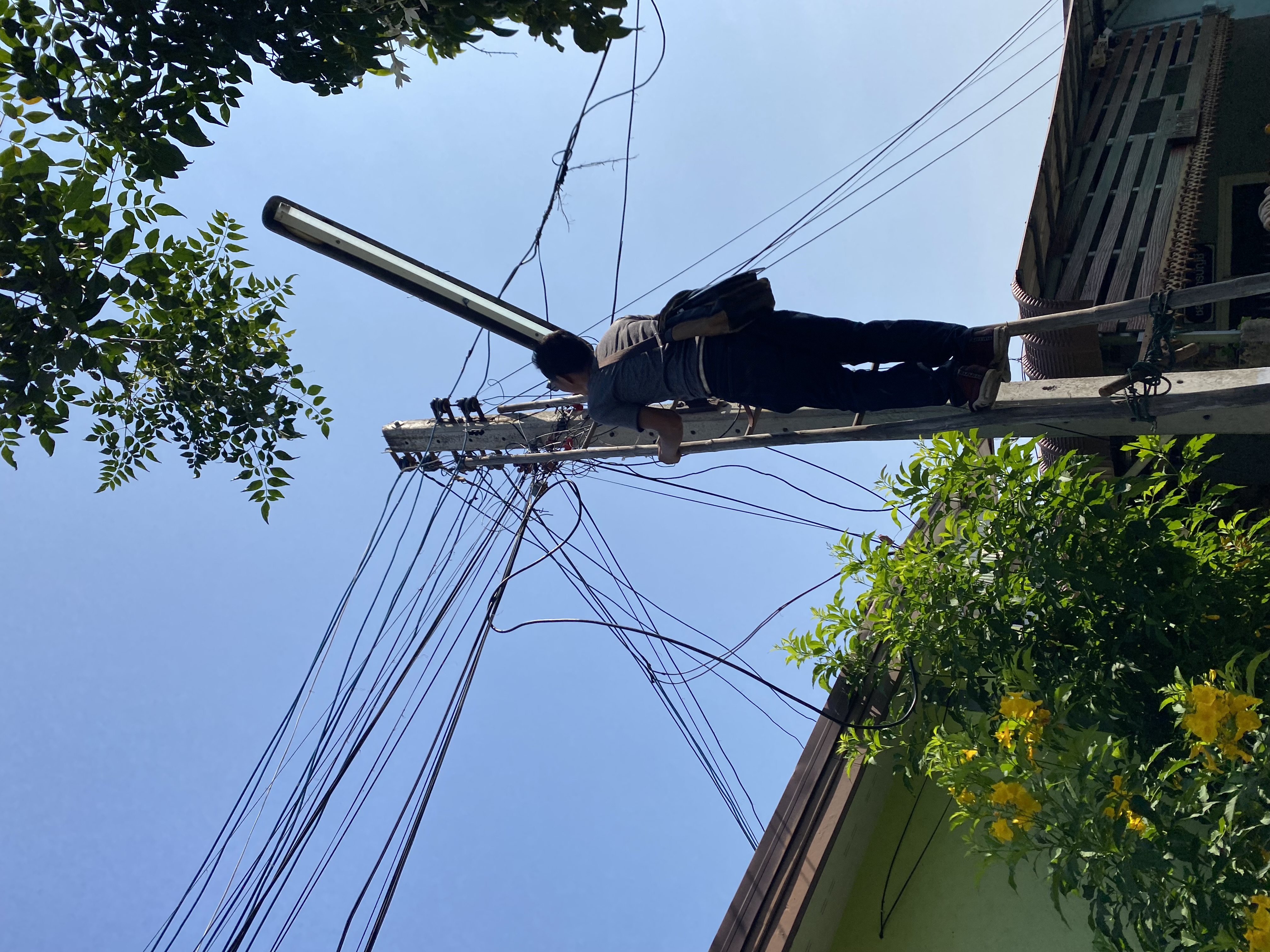 ภาพประกอบ: ไฟฟ้าสาธารณะดับ