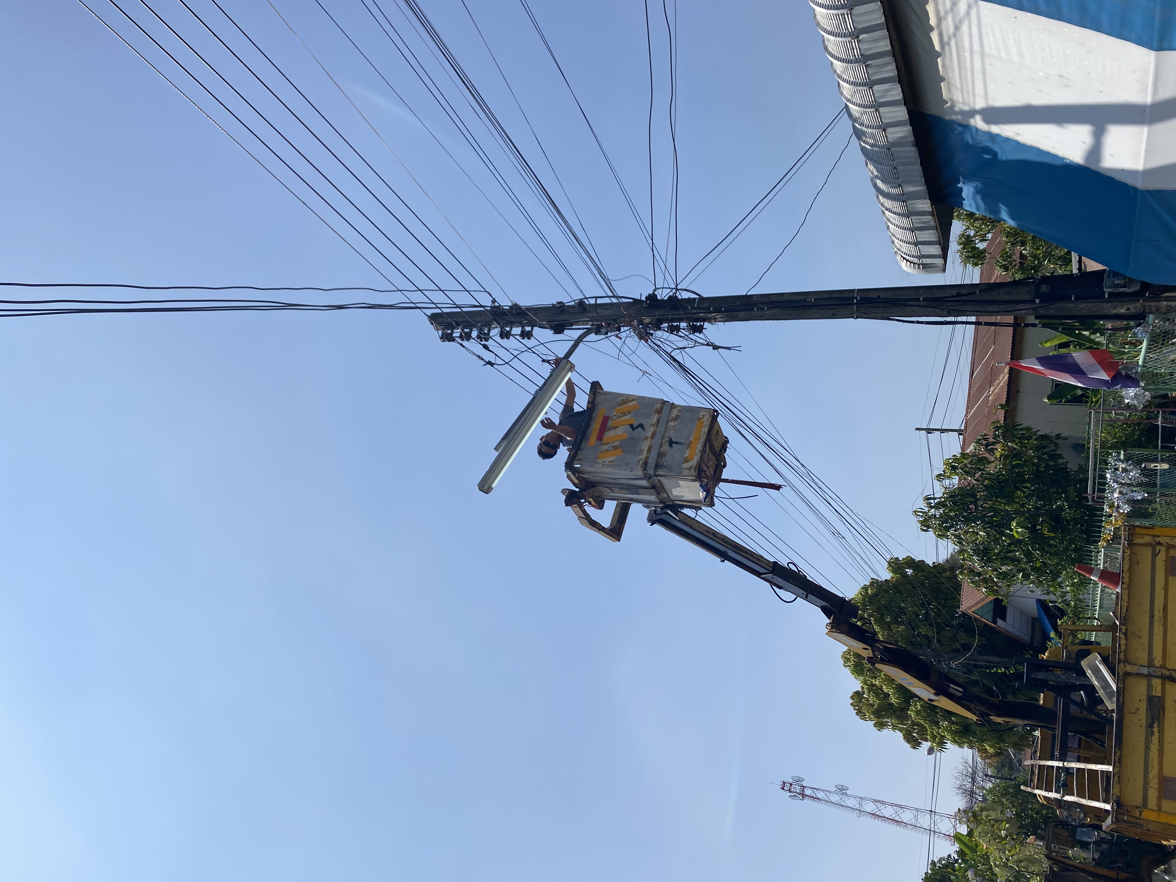 ภาพประกอบ: ไฟฟ้าสาธารณะดับ