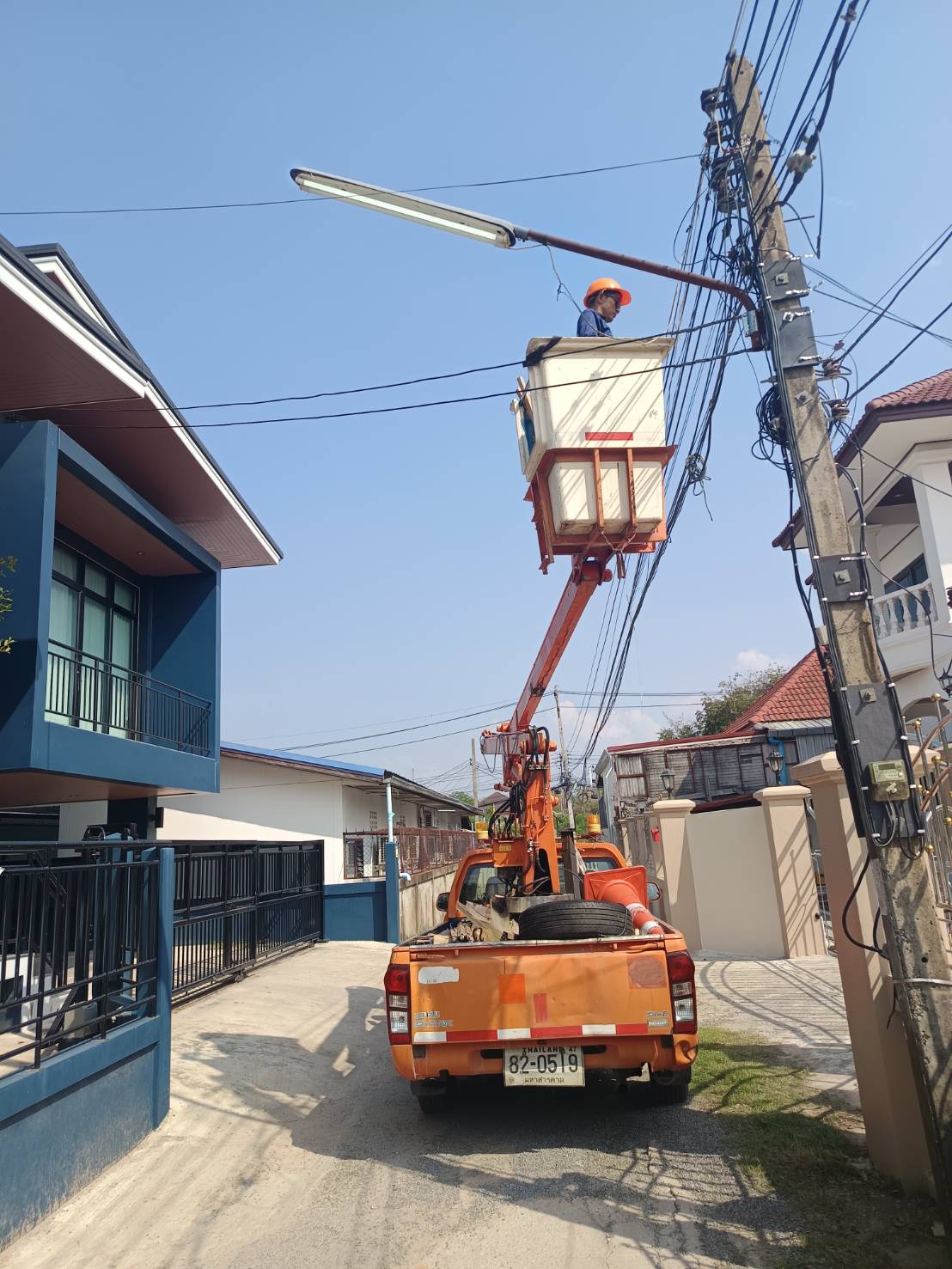 ภาพประกอบ: ไฟฟ้าสาธารณะดับ