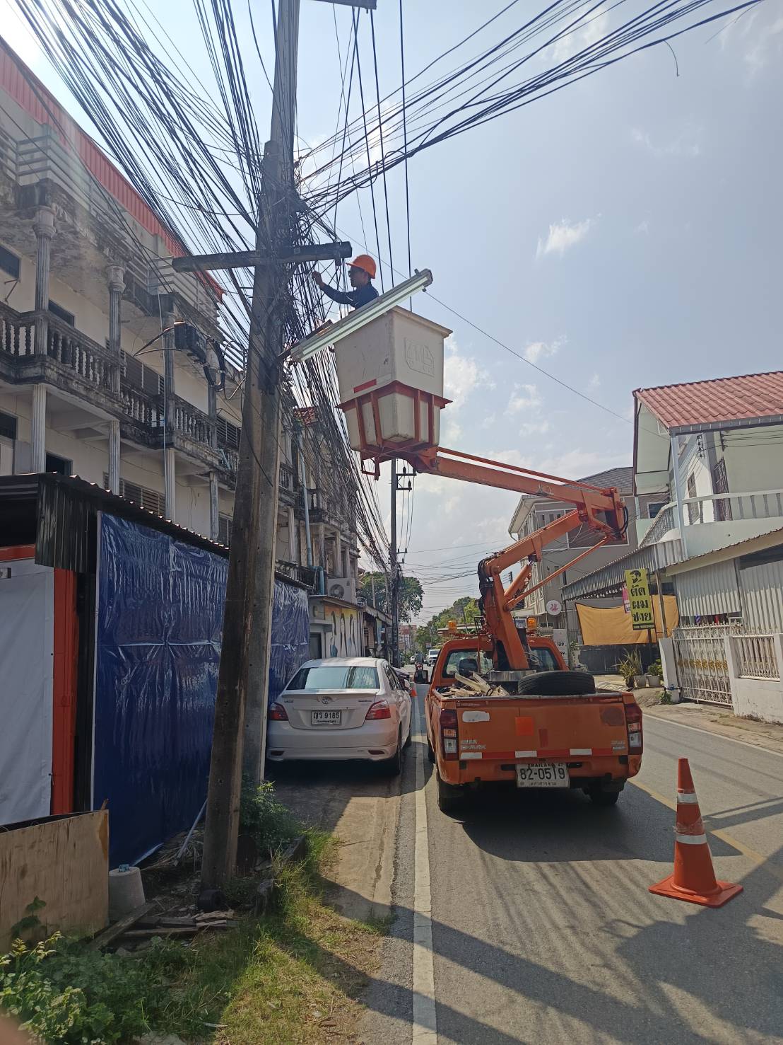 ภาพประกอบ: ไฟฟ้าสาธารณะดับ