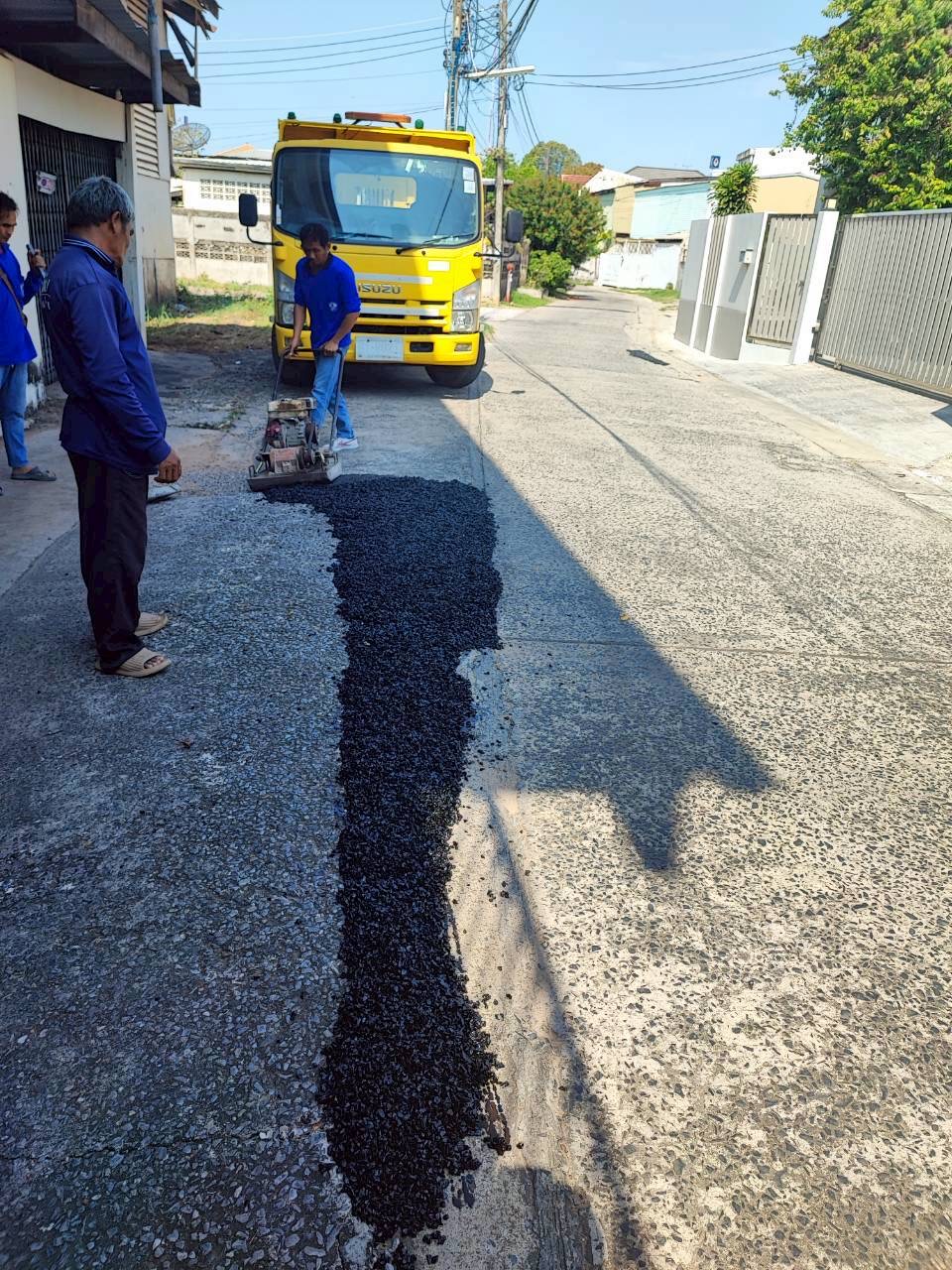 ภาพประกอบ: ถนน/สะพาน สาธารณะชำรุด