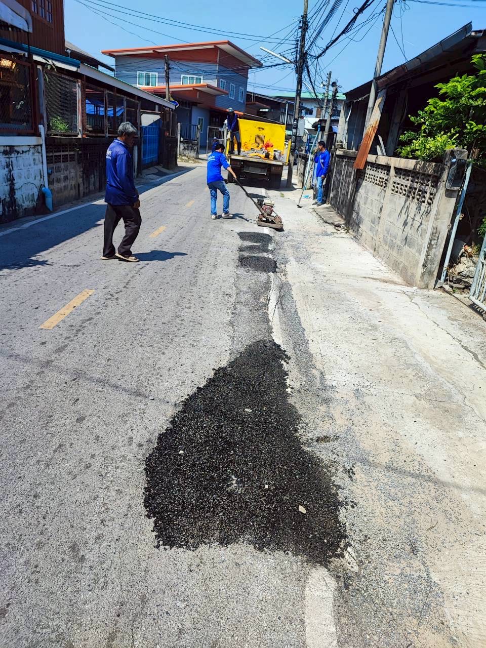 ภาพประกอบ: ถนน/สะพาน สาธารณะชำรุด