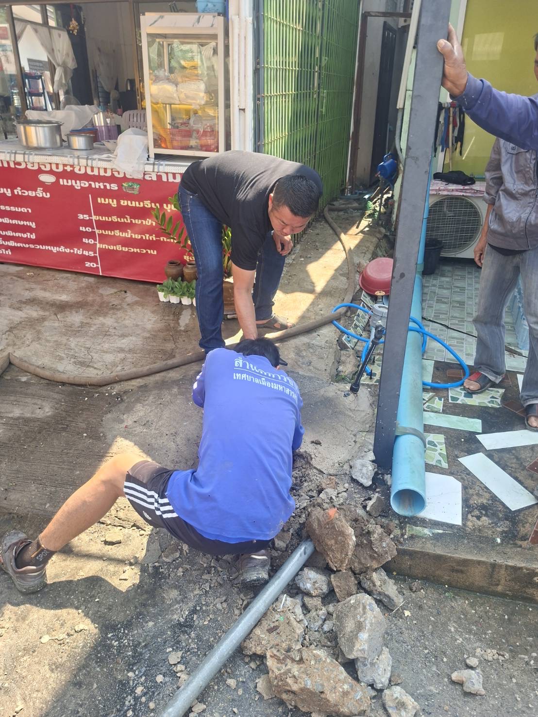 ภาพประกอบ: ท่อระบายน้ำอุดตัน/ชำรุด