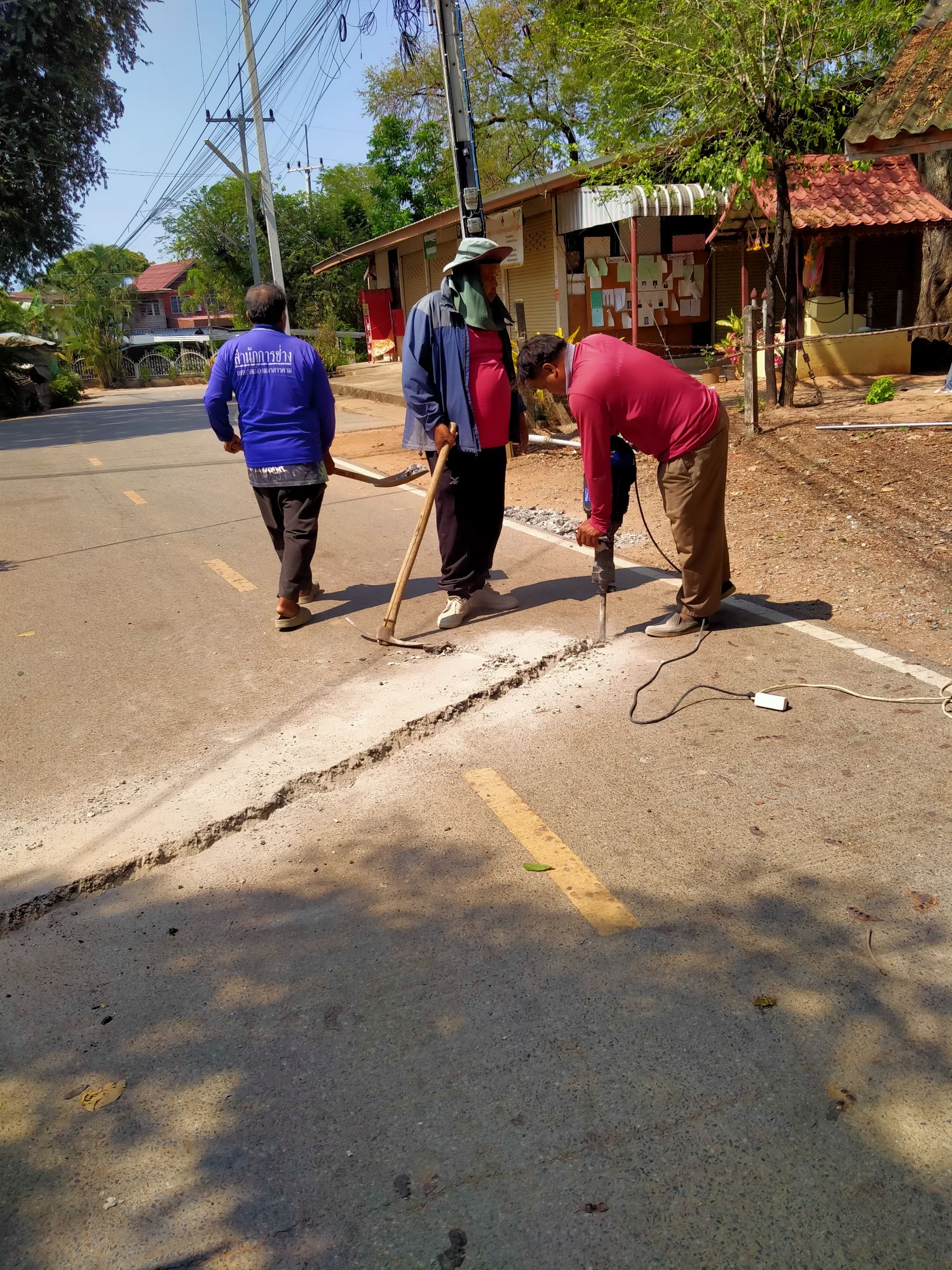 ภาพประกอบ: ถนน/สะพาน สาธารณะชำรุด