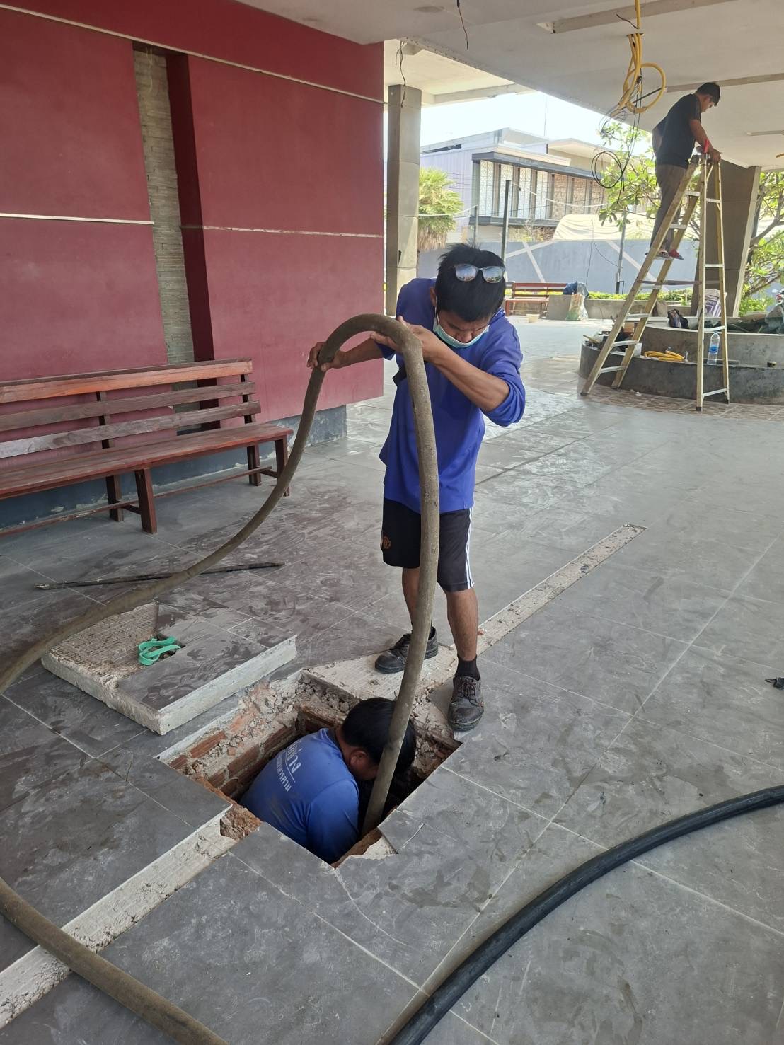 ภาพประกอบ: ท่อระบายน้ำอุดตัน/ชำรุด