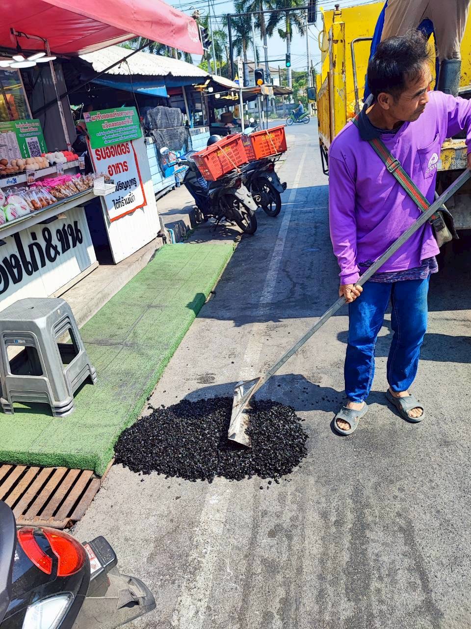 ภาพประกอบ: ถนน/สะพาน สาธารณะชำรุด