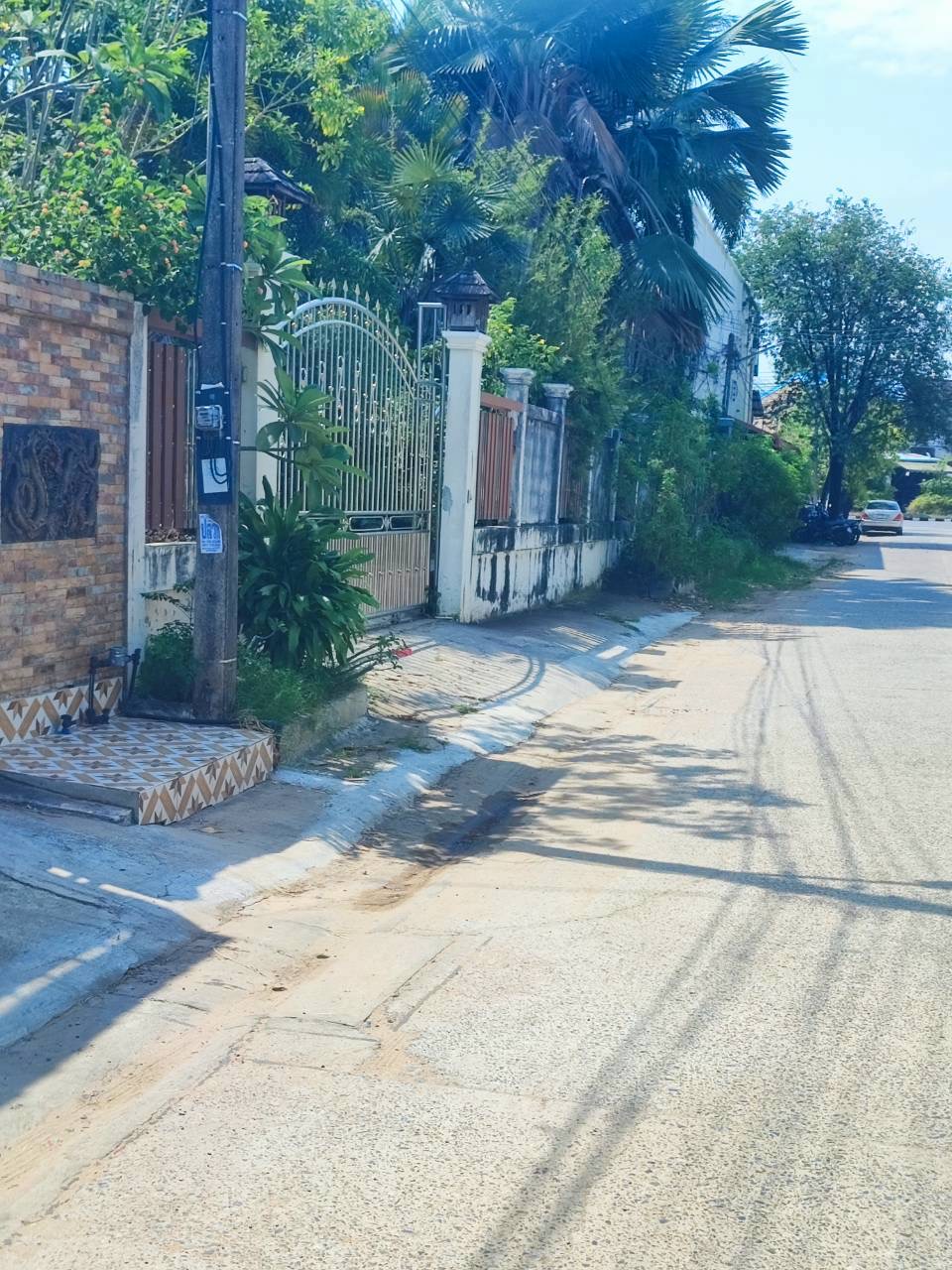 ภาพประกอบ: ถนน/สะพาน สาธารณะชำรุด