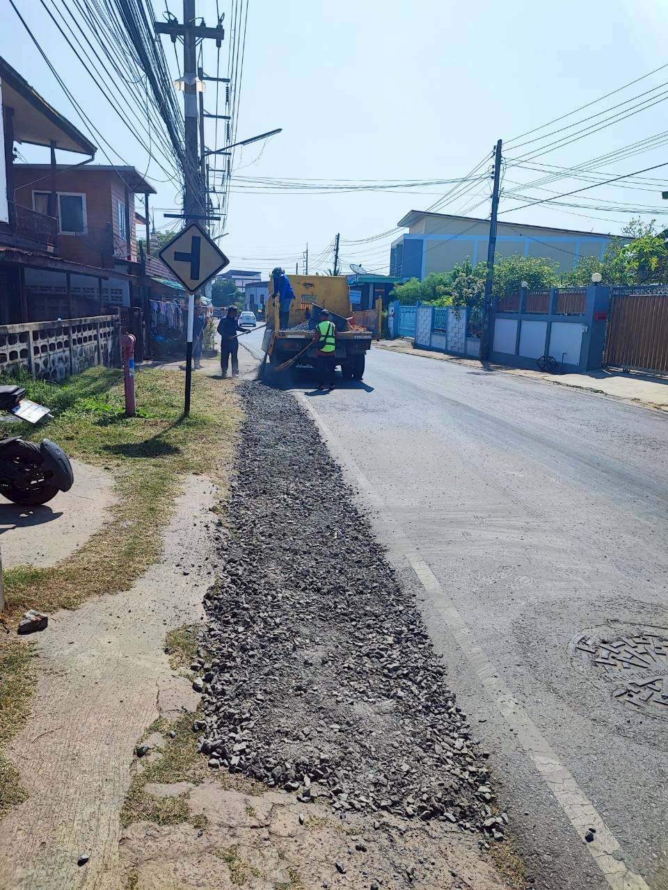 ภาพประกอบ: ถนน/สะพาน สาธารณะชำรุด