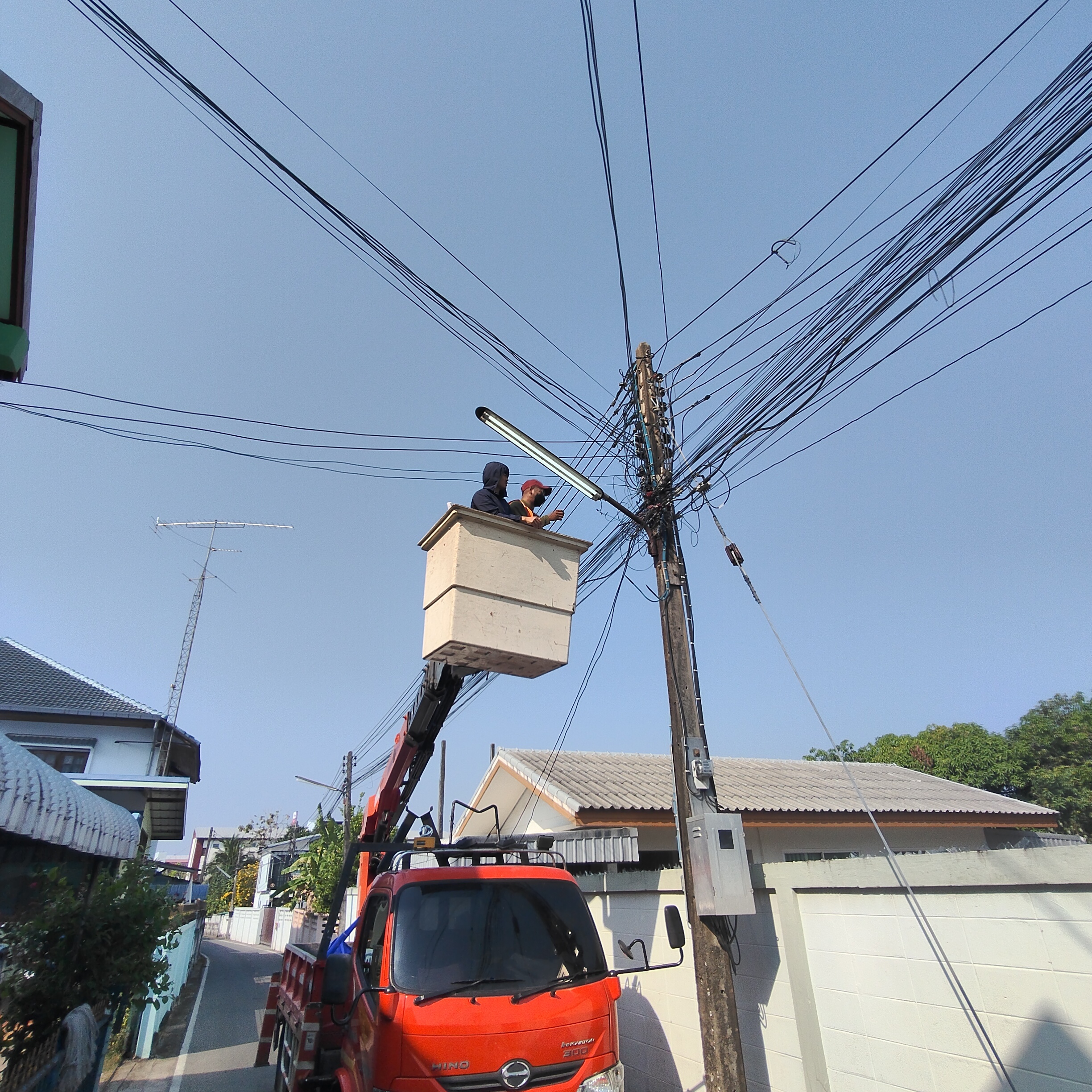 ภาพประกอบ: ไฟฟ้าสาธารณะดับ