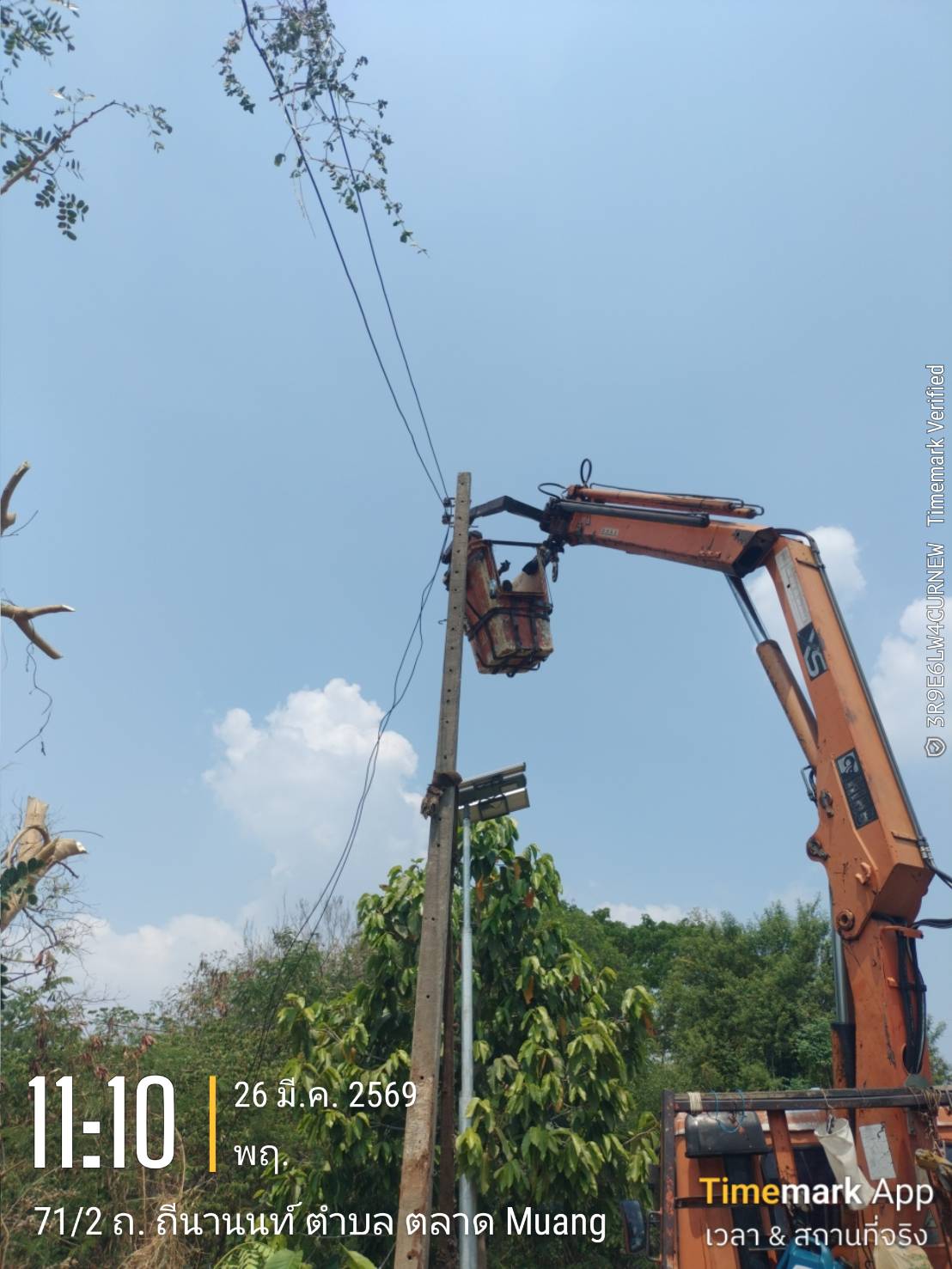 ภาพประกอบ: เสาไฟฟ้าชำรุด/เอน