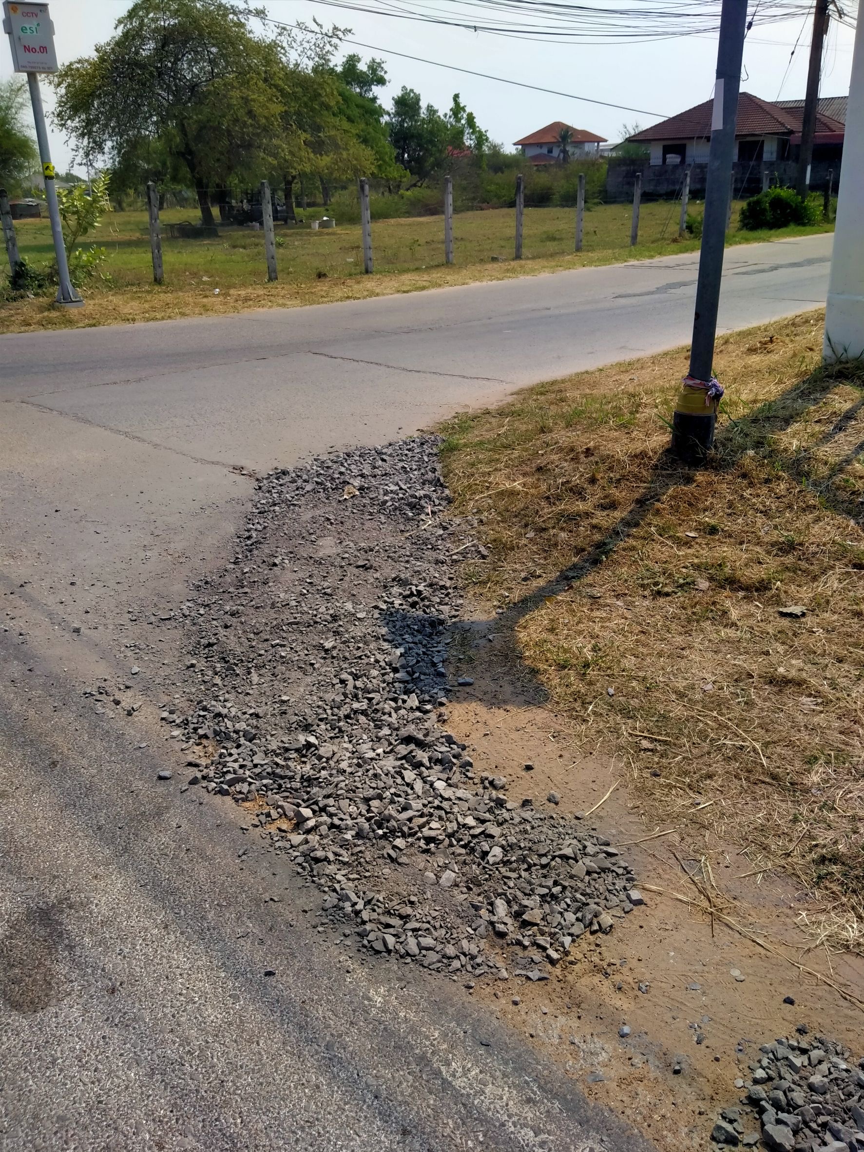 ภาพประกอบ: ถนน/สะพาน สาธารณะชำรุด