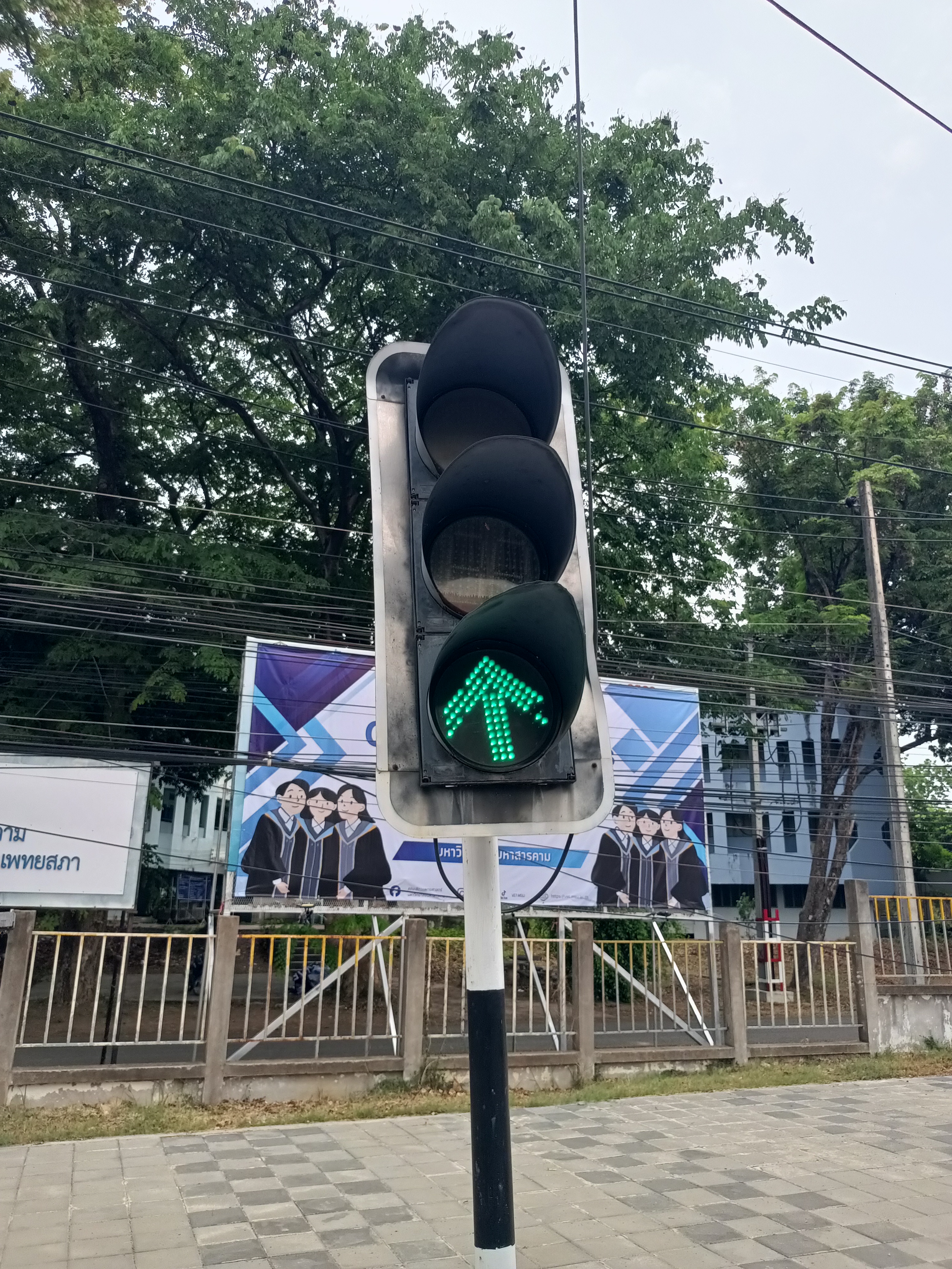 ภาพประกอบ: สัญญาณไฟจราจรชำรุด