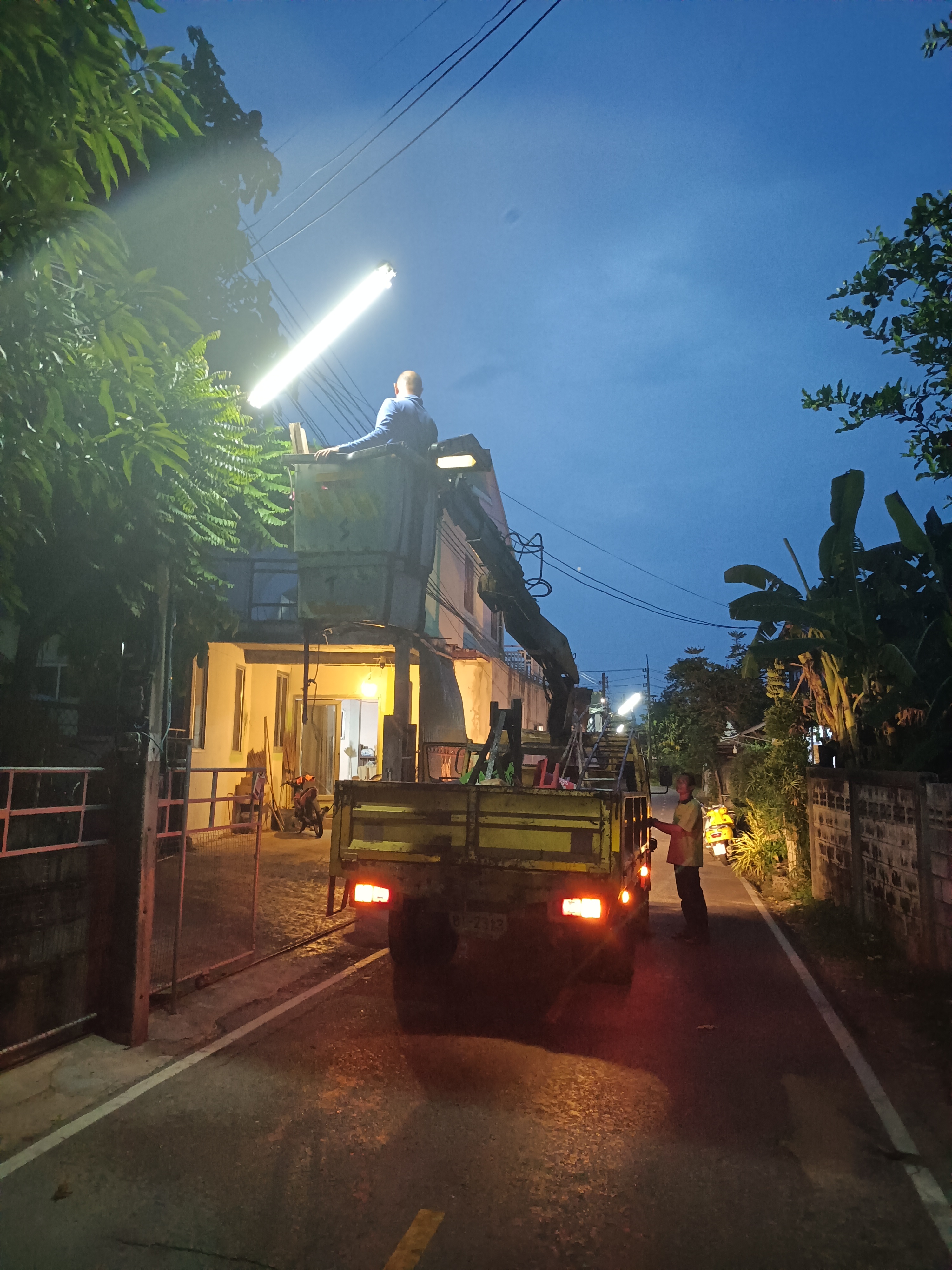 ภาพประกอบ: ไฟฟ้าสาธารณะดับ