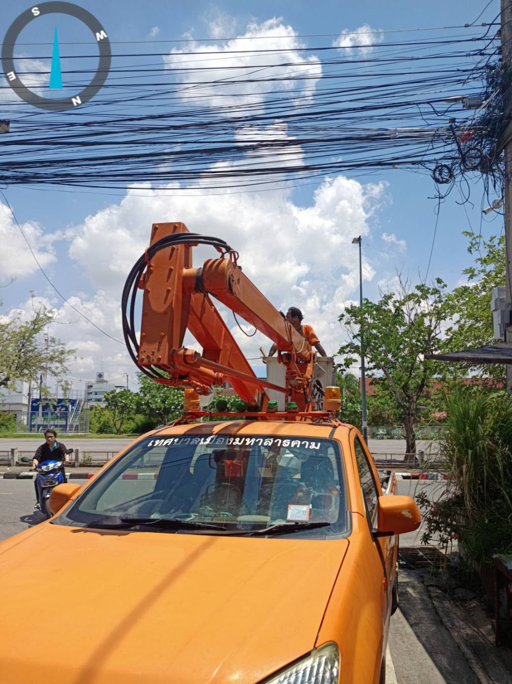 ภาพประกอบ: เสาไฟฟ้าชำรุด/เอน