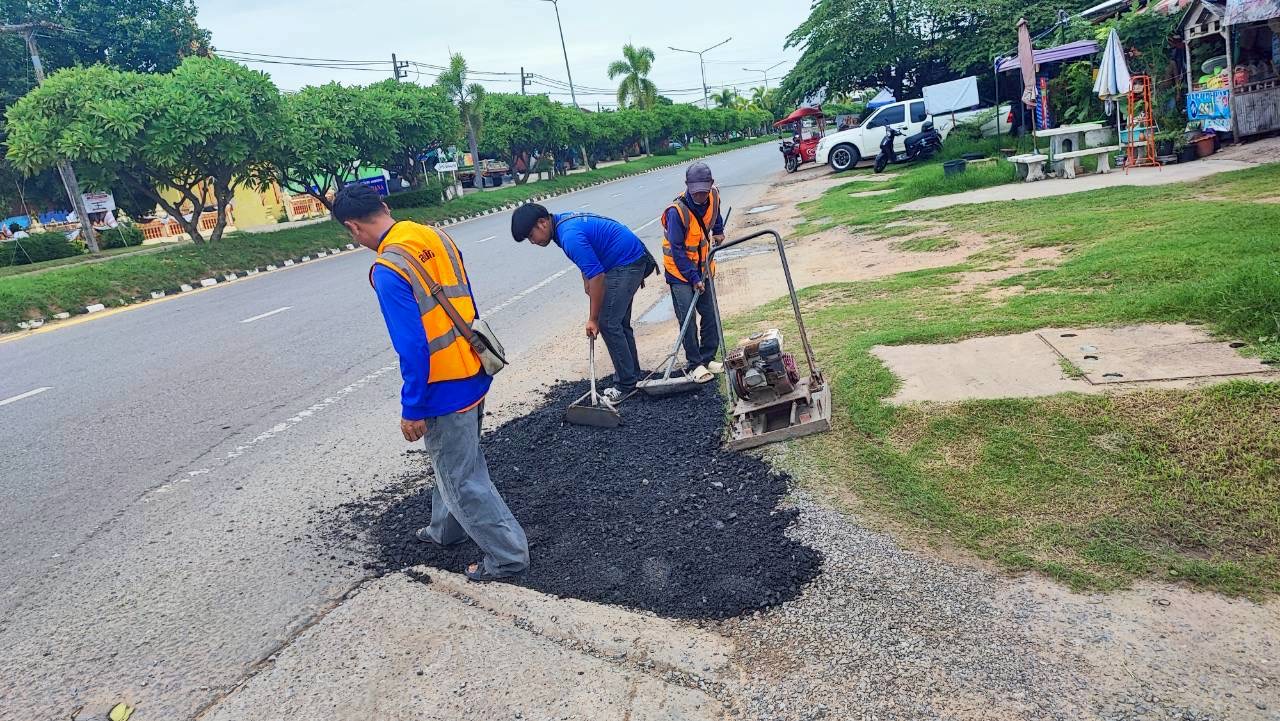 ภาพประกอบ: ถนน/สะพาน สาธารณะชำรุด