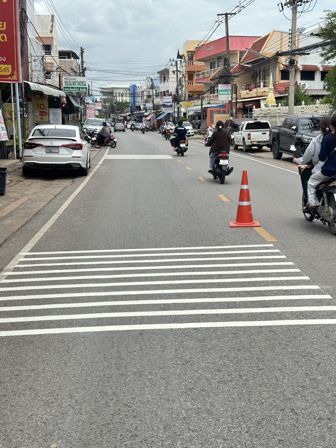 ภาพประกอบ: ถนน/สะพาน สาธารณะชำรุด