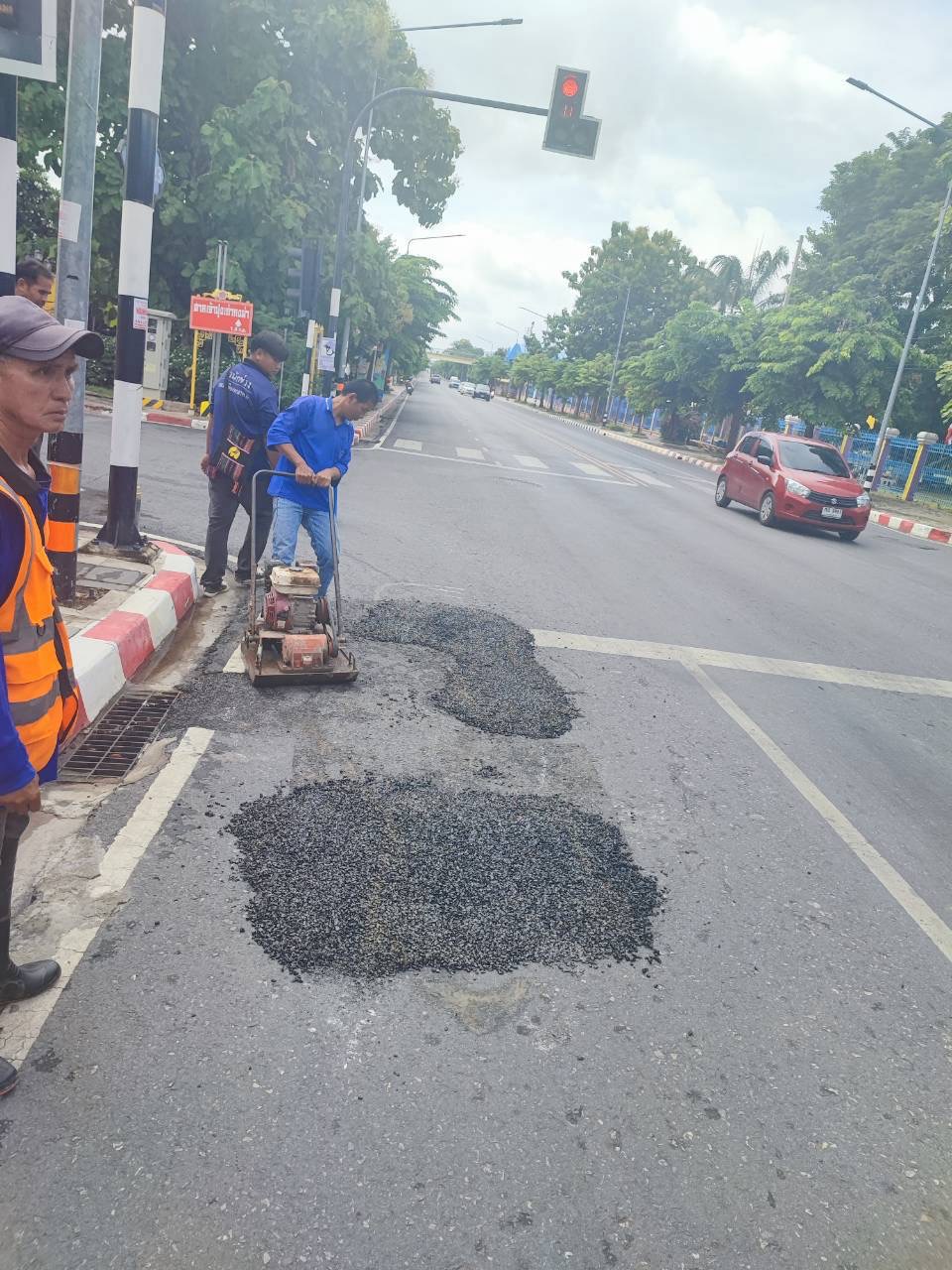 ภาพประกอบ: ถนน/สะพาน สาธารณะชำรุด