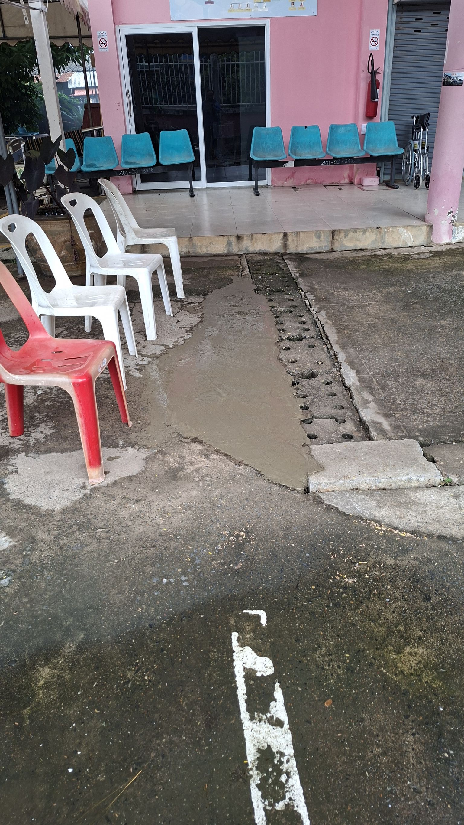 ภาพประกอบ: ถนน/สะพาน สาธารณะชำรุด