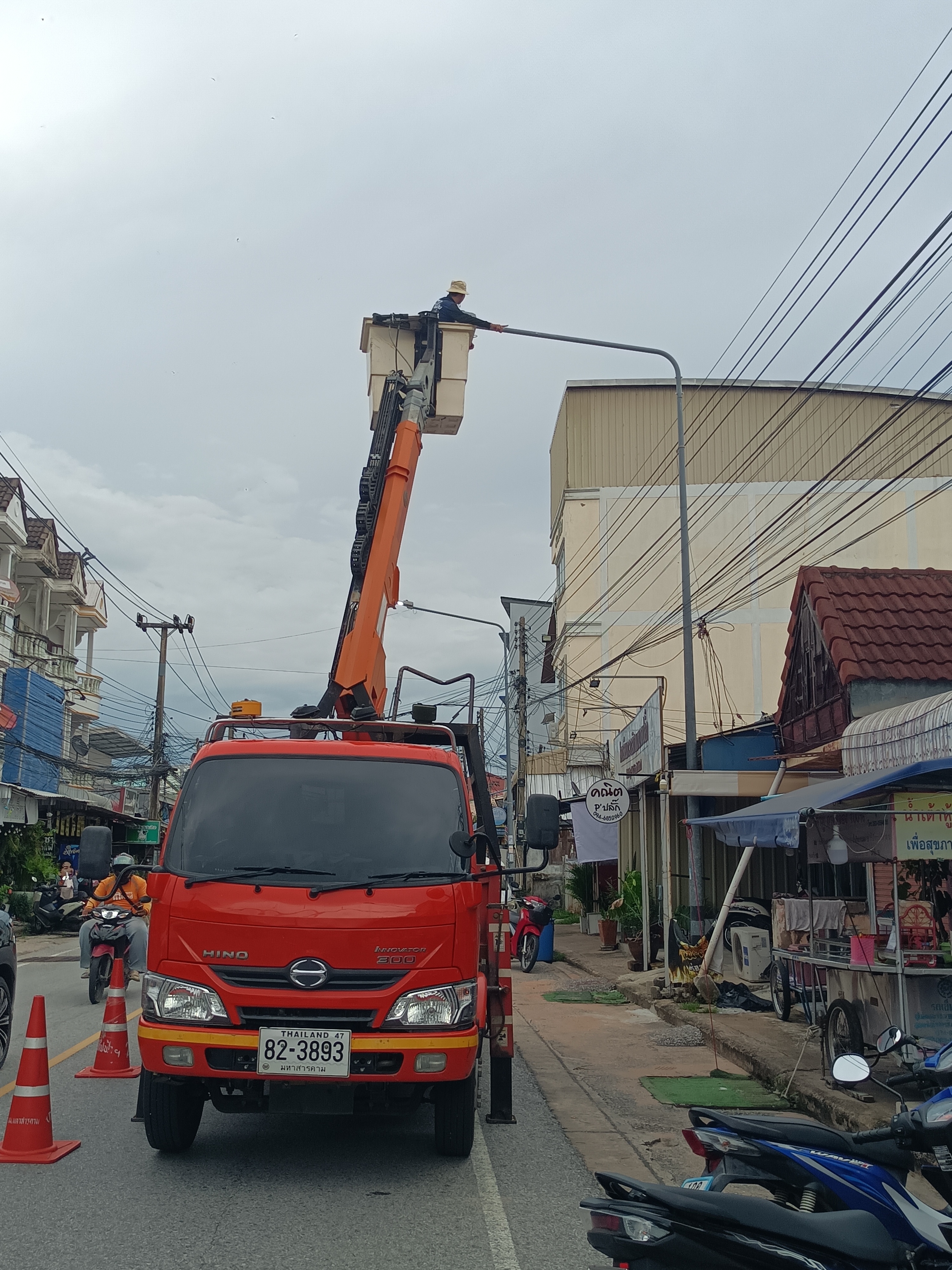 ภาพประกอบ: ไฟฟ้าสาธารณะดับ