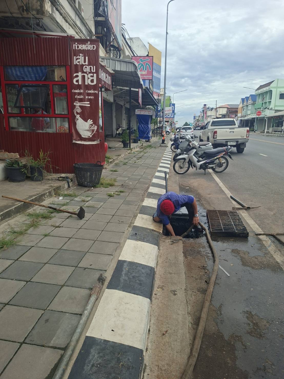 ภาพประกอบ: ท่อระบายน้ำอุดตัน/ชำรุด