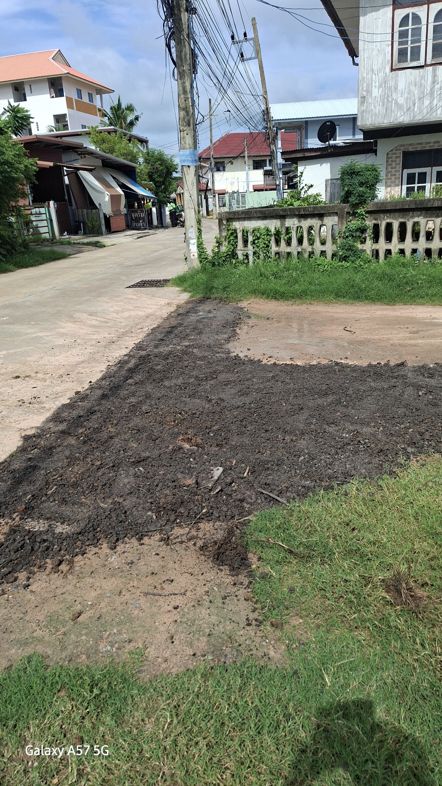 ภาพประกอบ: ถนน/สะพาน สาธารณะชำรุด