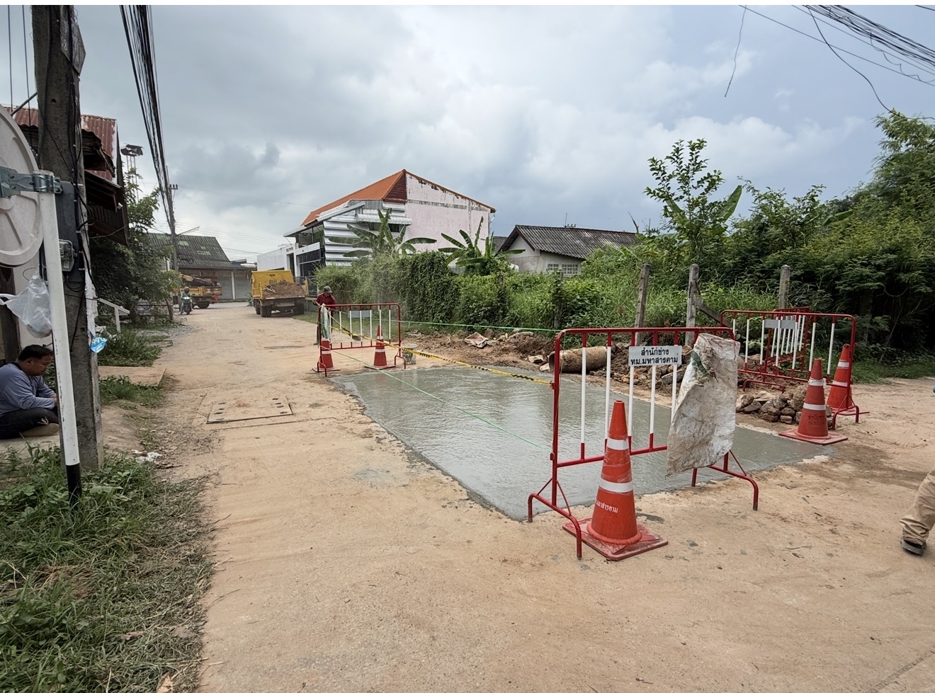 ภาพประกอบ: ถนน/สะพาน สาธารณะชำรุด
