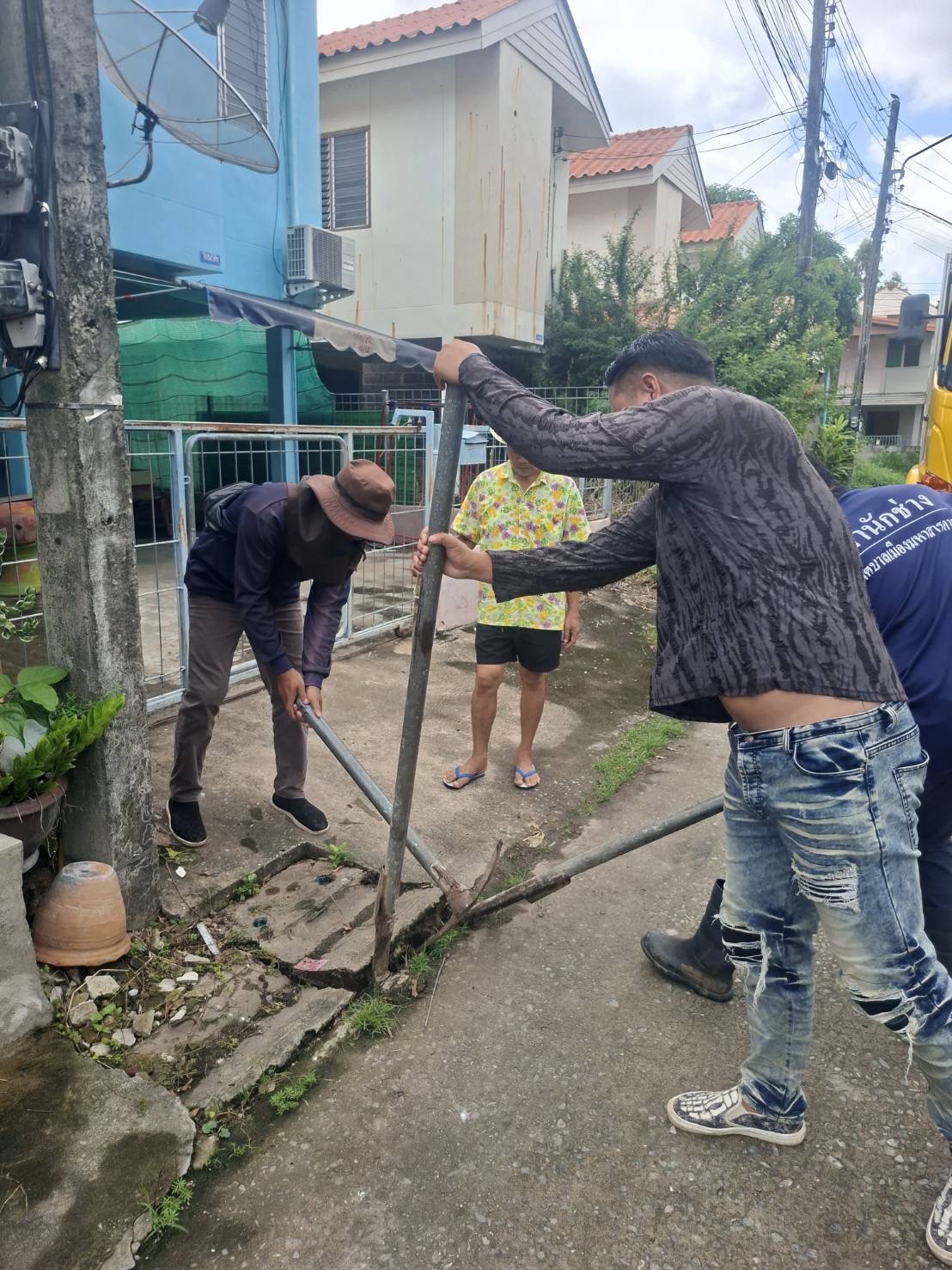ภาพประกอบ: ท่อระบายน้ำอุดตัน/ชำรุด