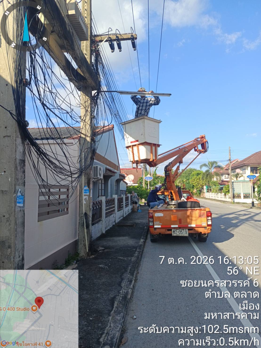 ภาพประกอบ: เสาไฟฟ้าชำรุด/เอน