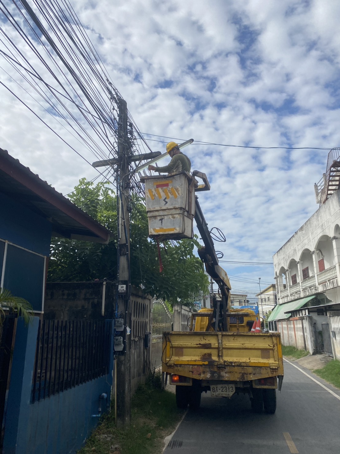 ภาพประกอบ: ไฟฟ้าสาธารณะดับ
